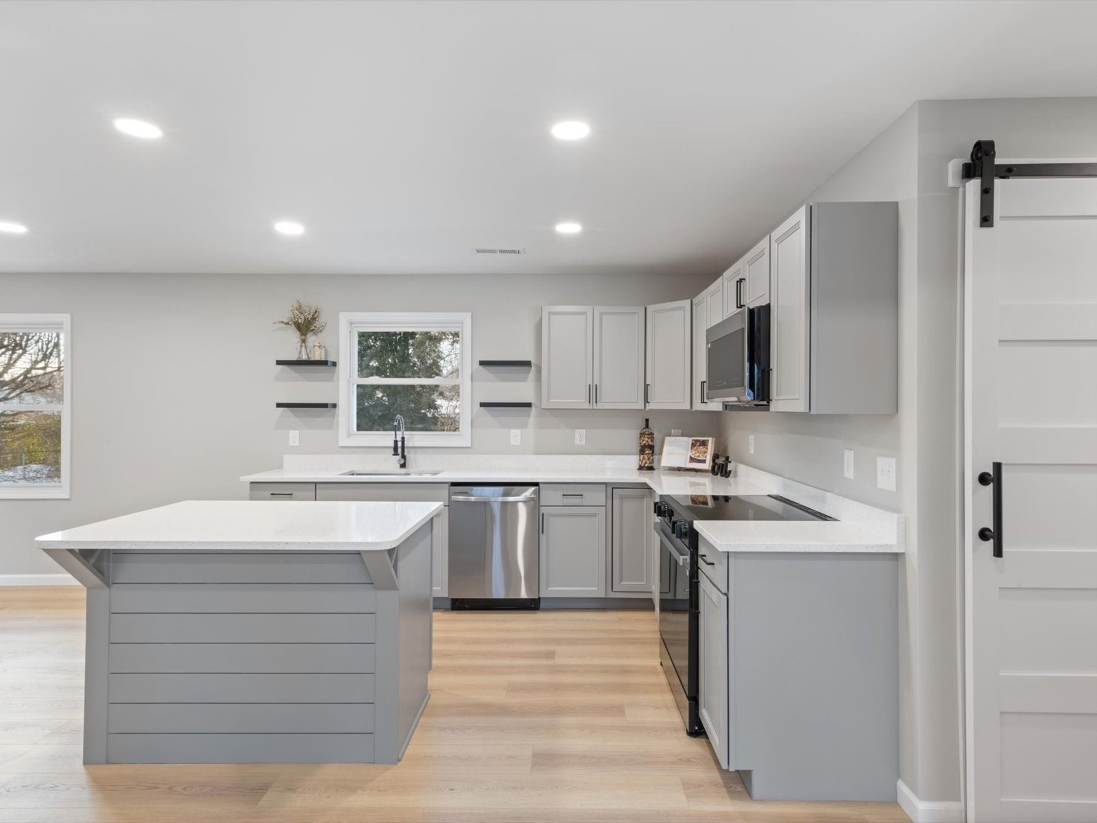 817 Fairlane Circle