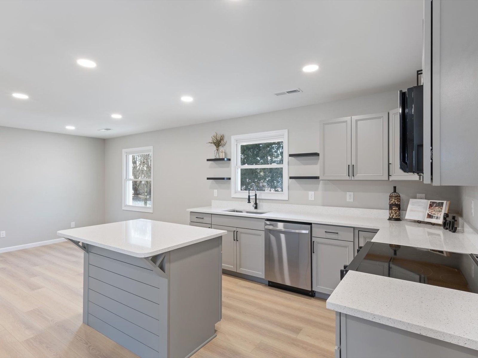 817 Fairlane Circle