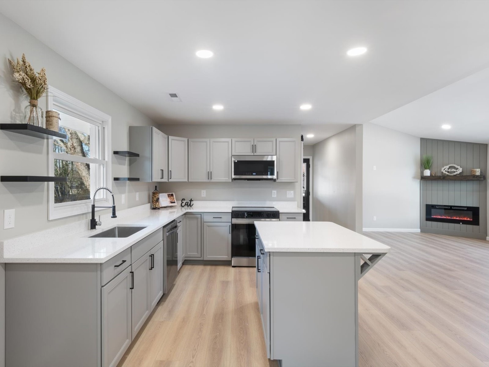 817 Fairlane Circle