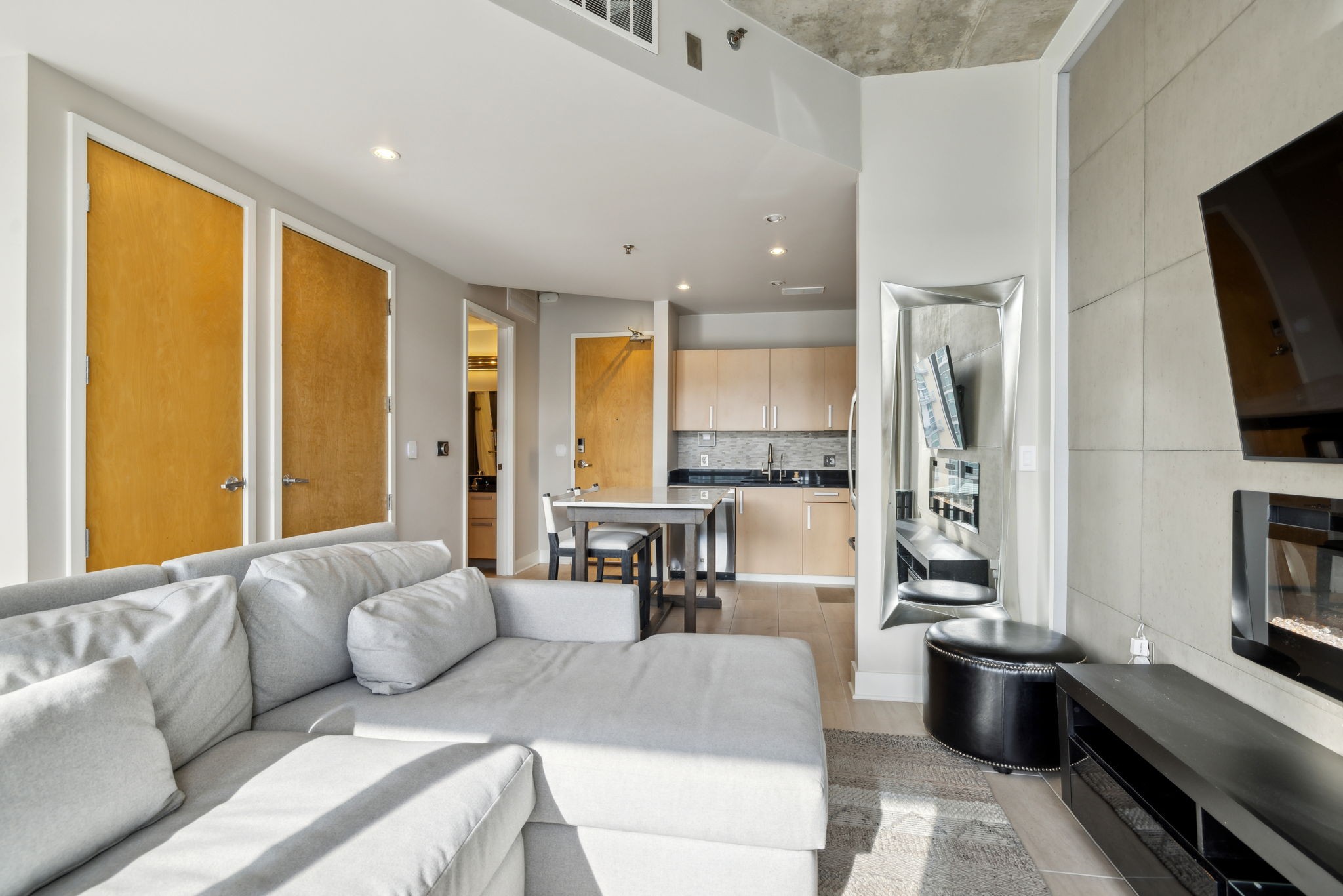 600 12th Ave, S Unit: 1712