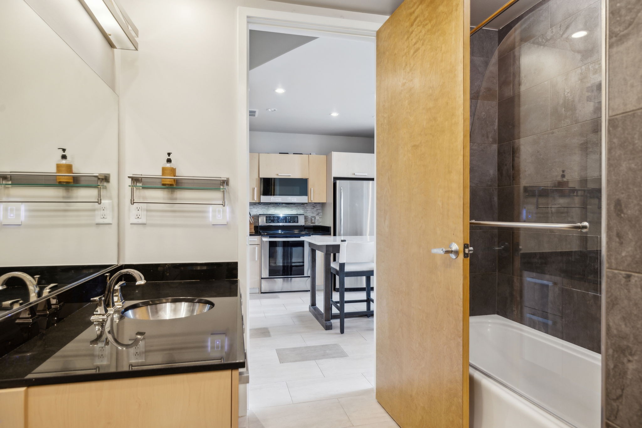 600 12th Ave, S Unit: 1712