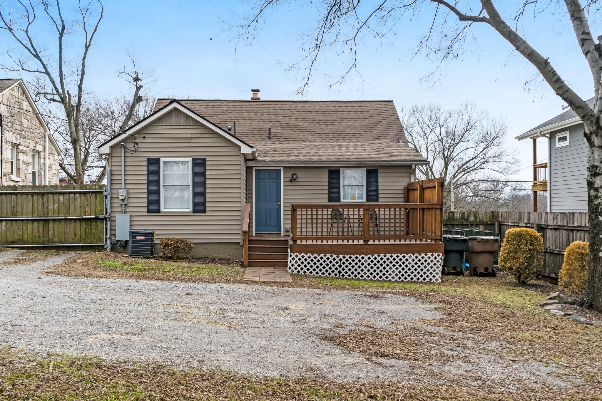 895 Douglas Ave