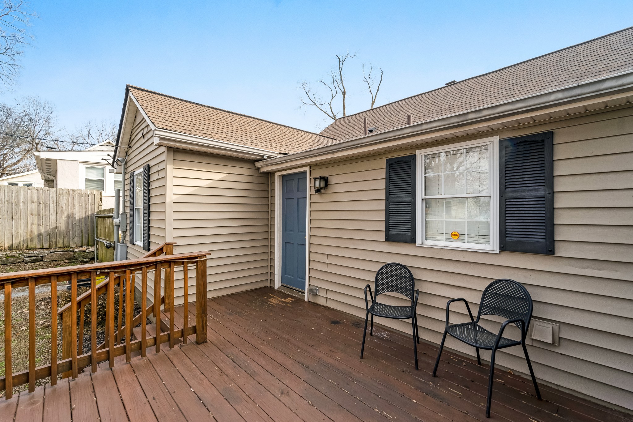 895 Douglas Ave
