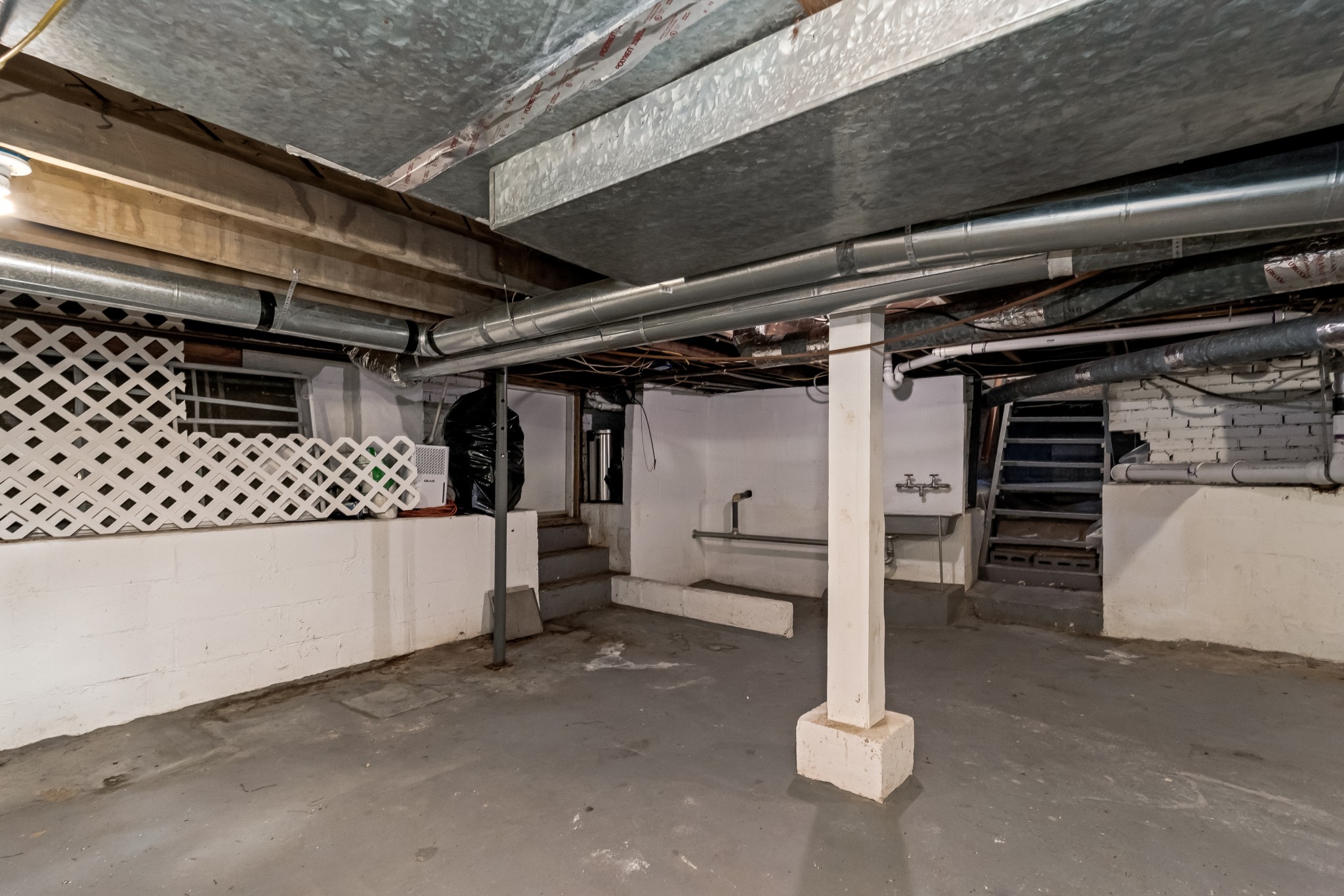 895 Douglas Ave