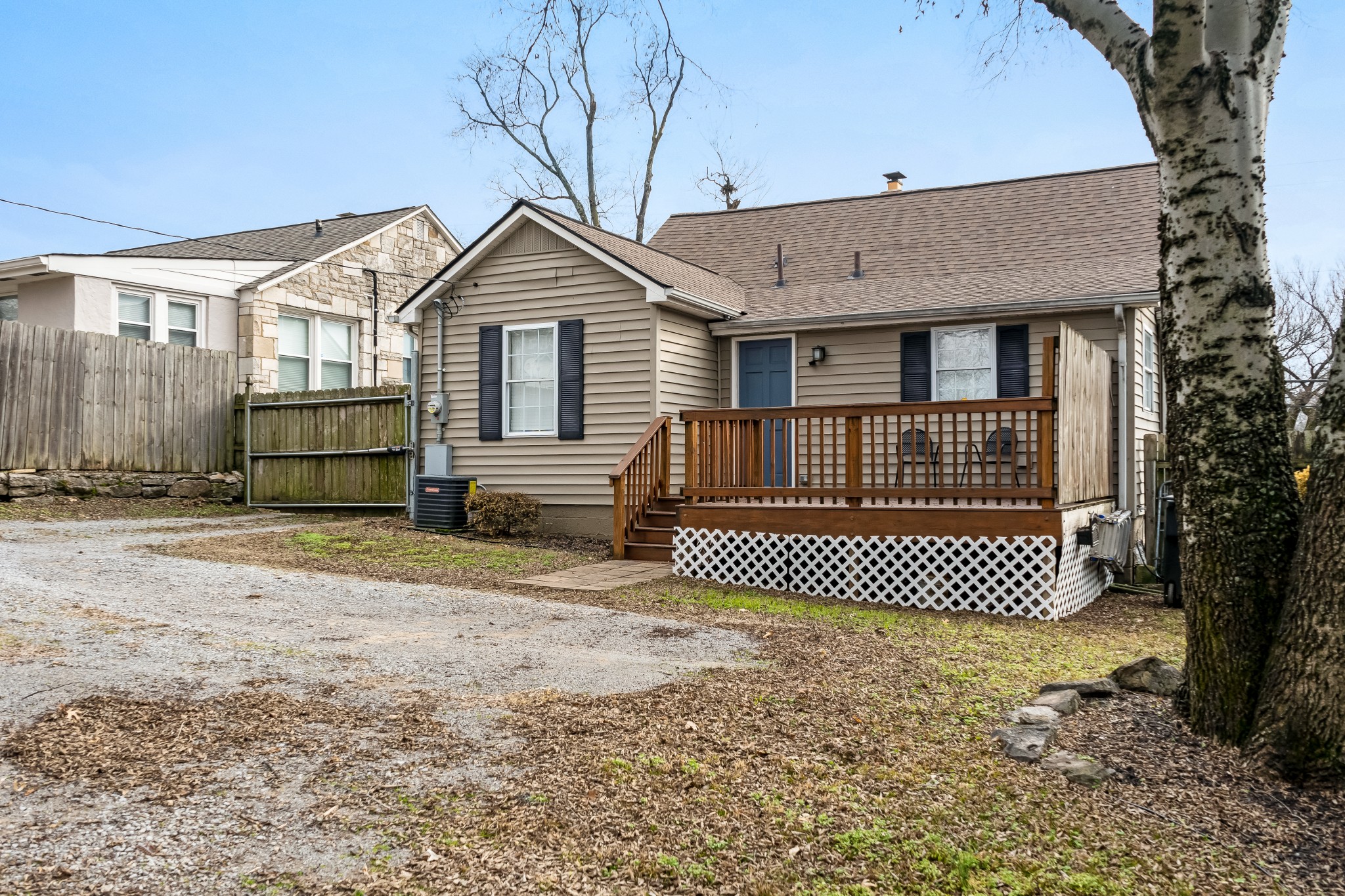 895 Douglas Ave