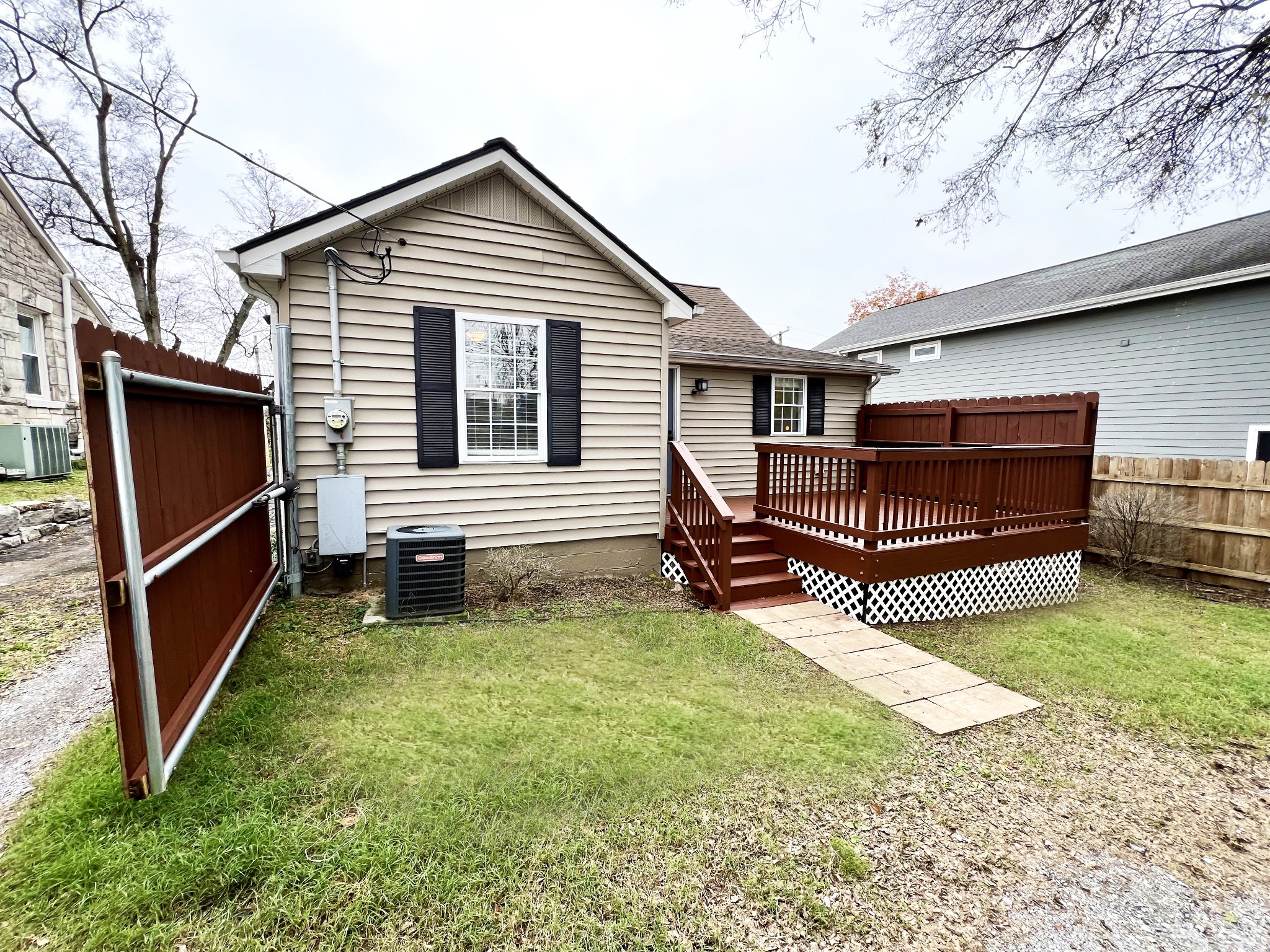 895 Douglas Ave