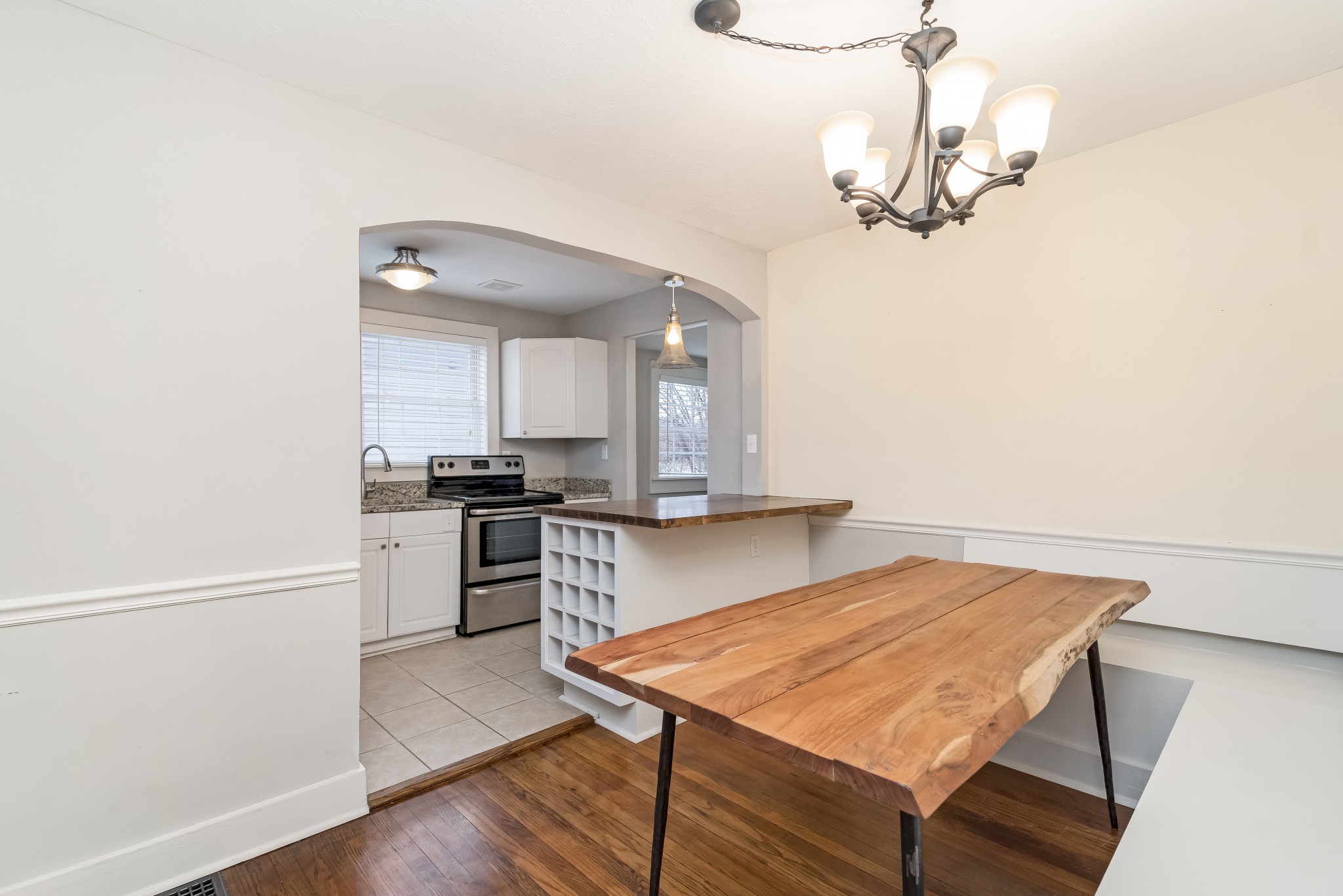 895 Douglas Ave
