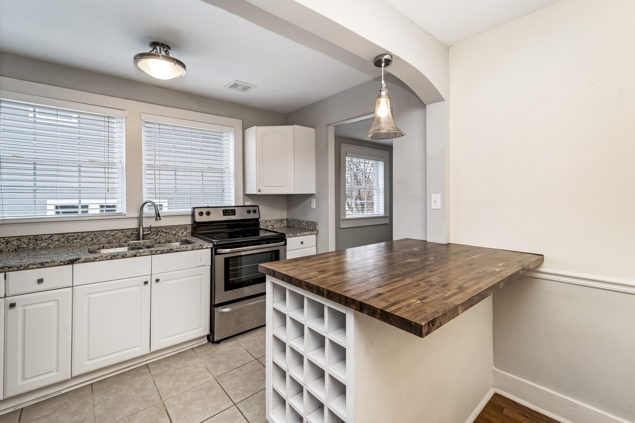 895 Douglas Ave