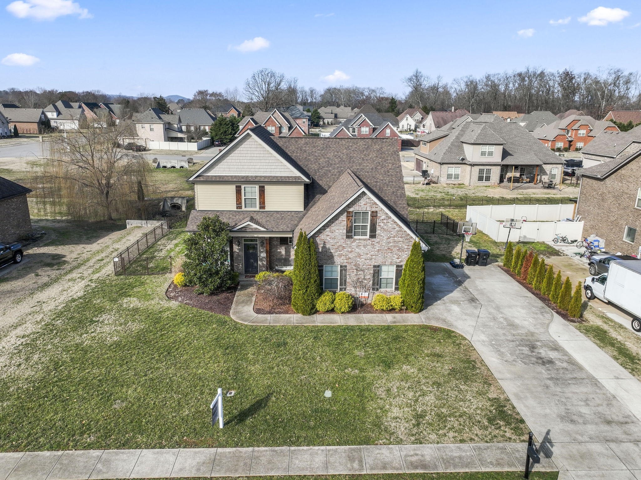 513 Piccadilly Dr