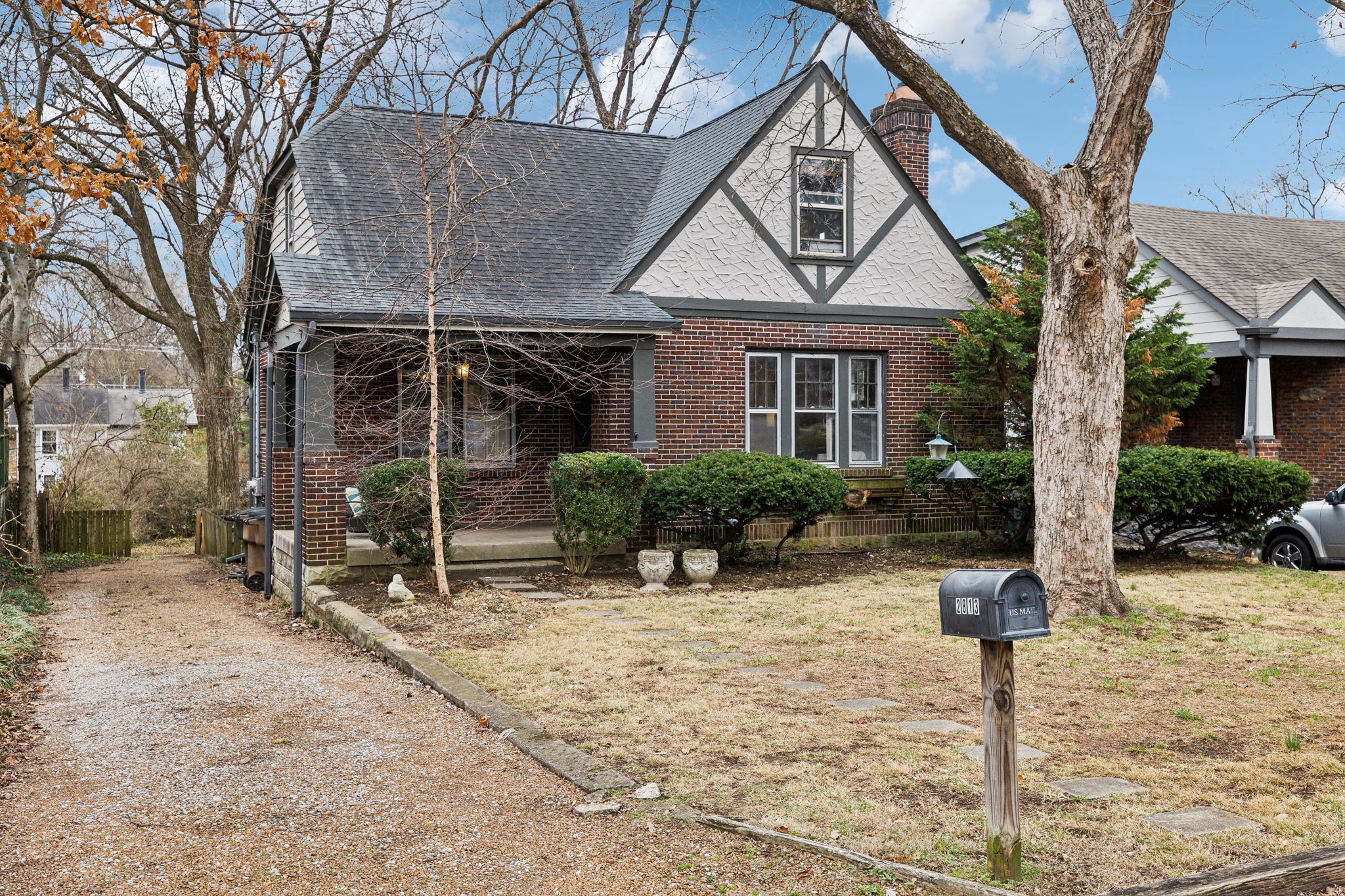 2813 W Linden Ave