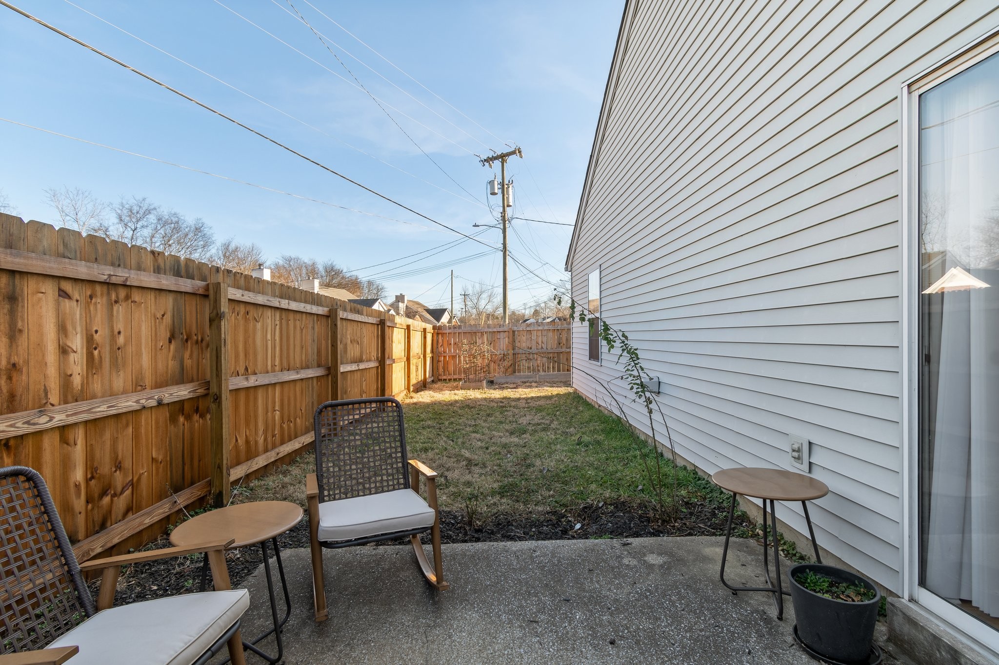 1136 Alandee St