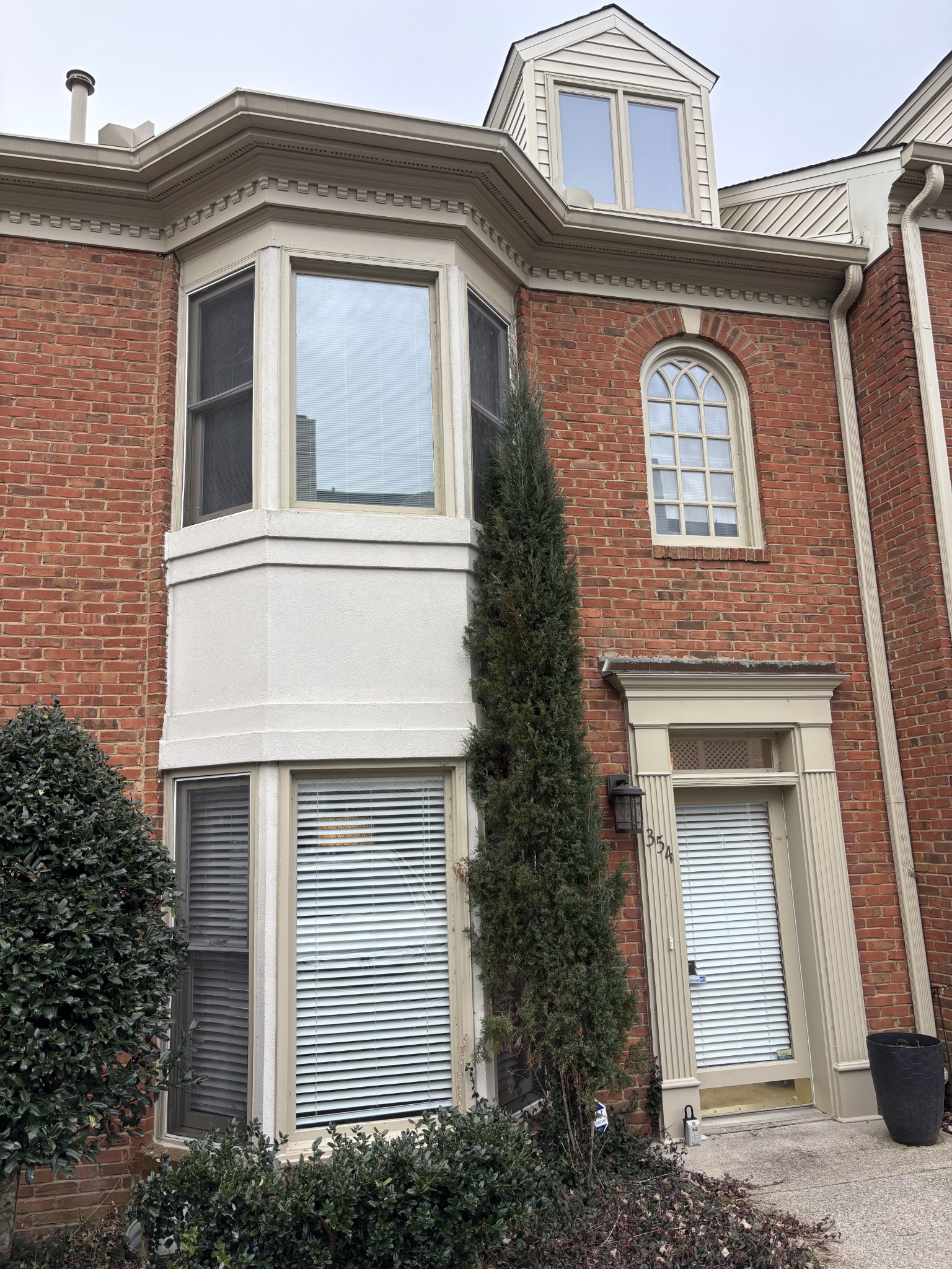 354 Ardsley Pl