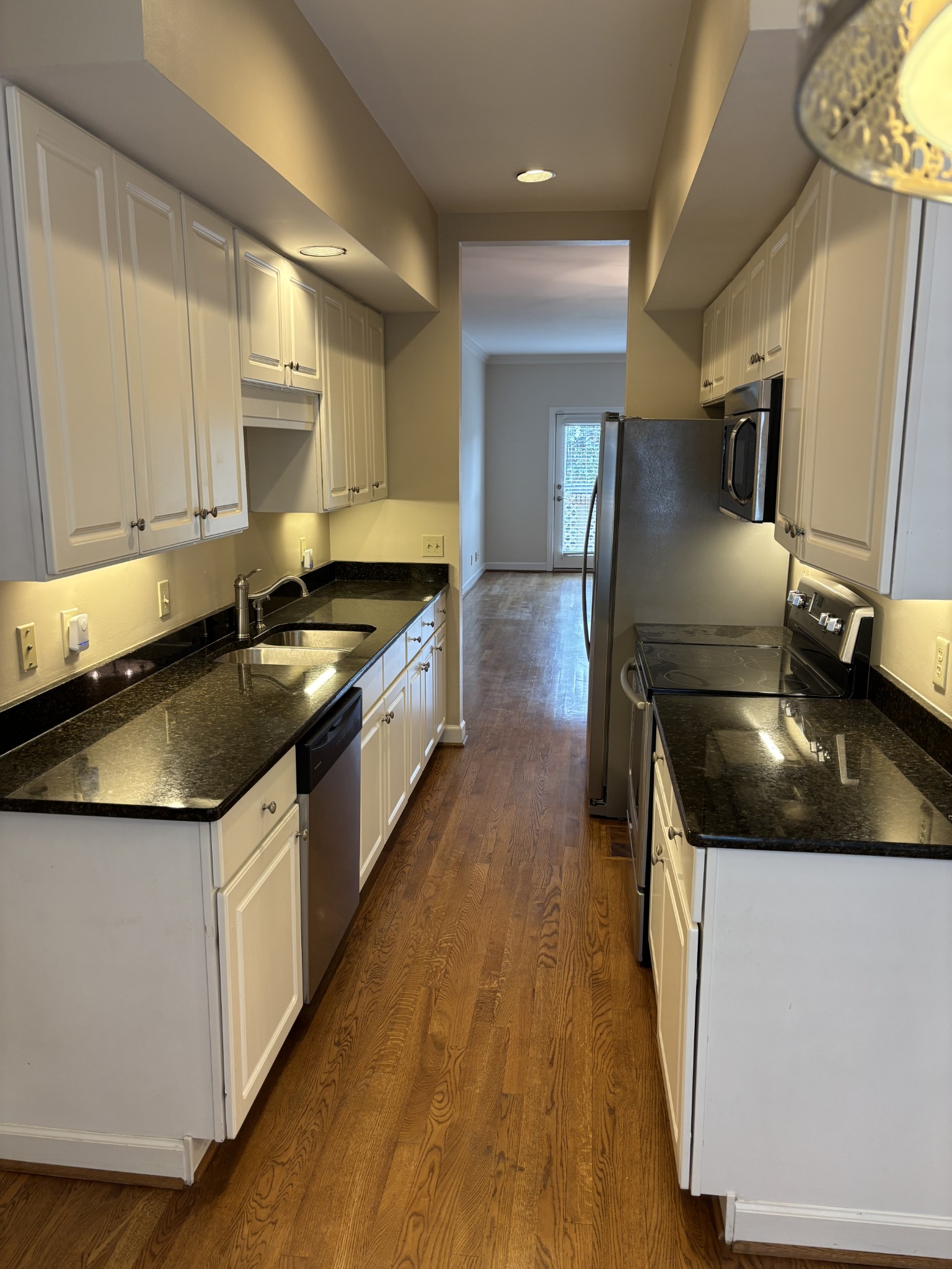 354 Ardsley Pl