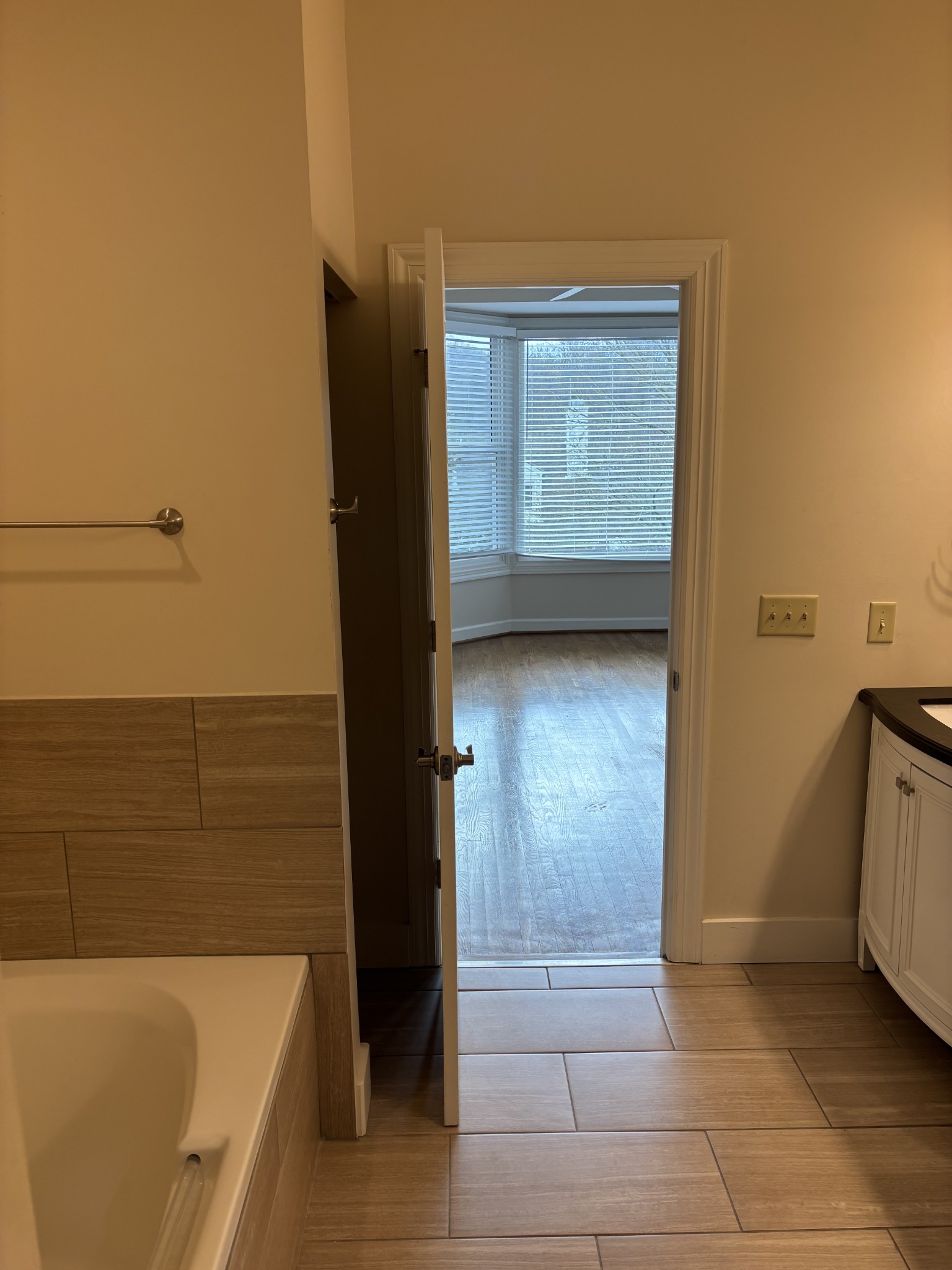 354 Ardsley Pl