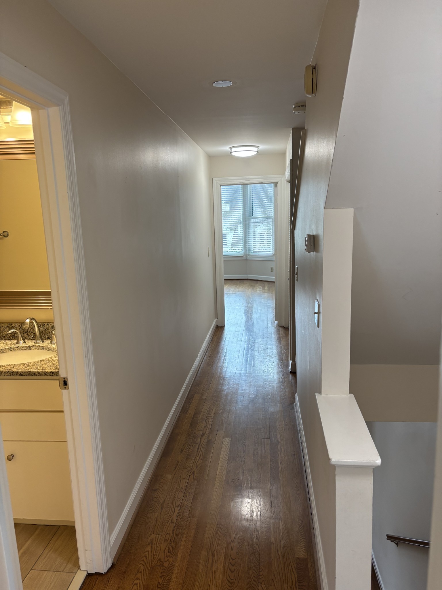 354 Ardsley Pl