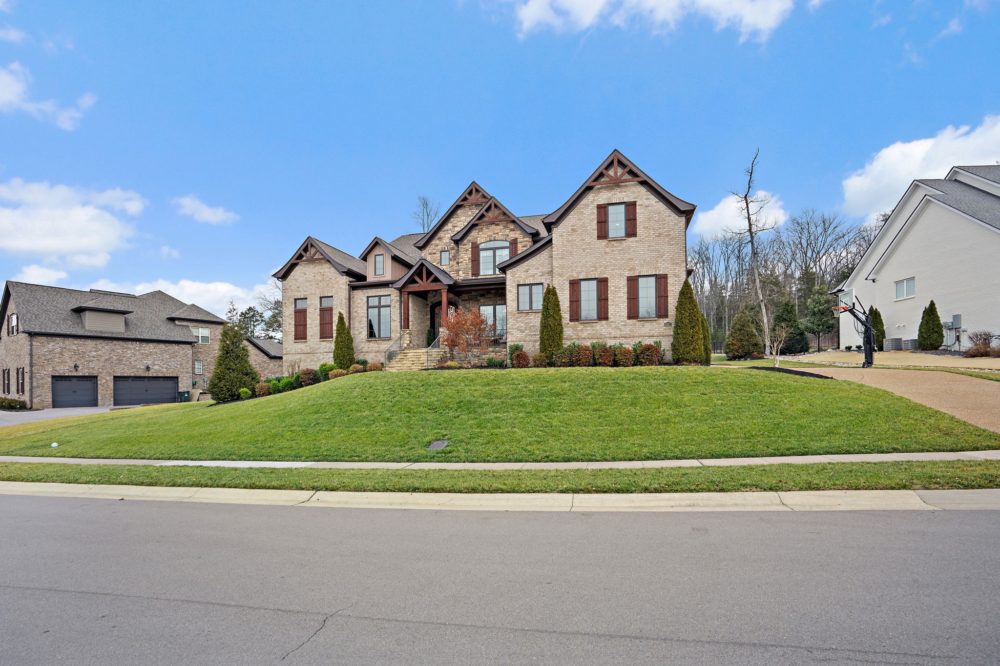 1132 McClellan Ln
