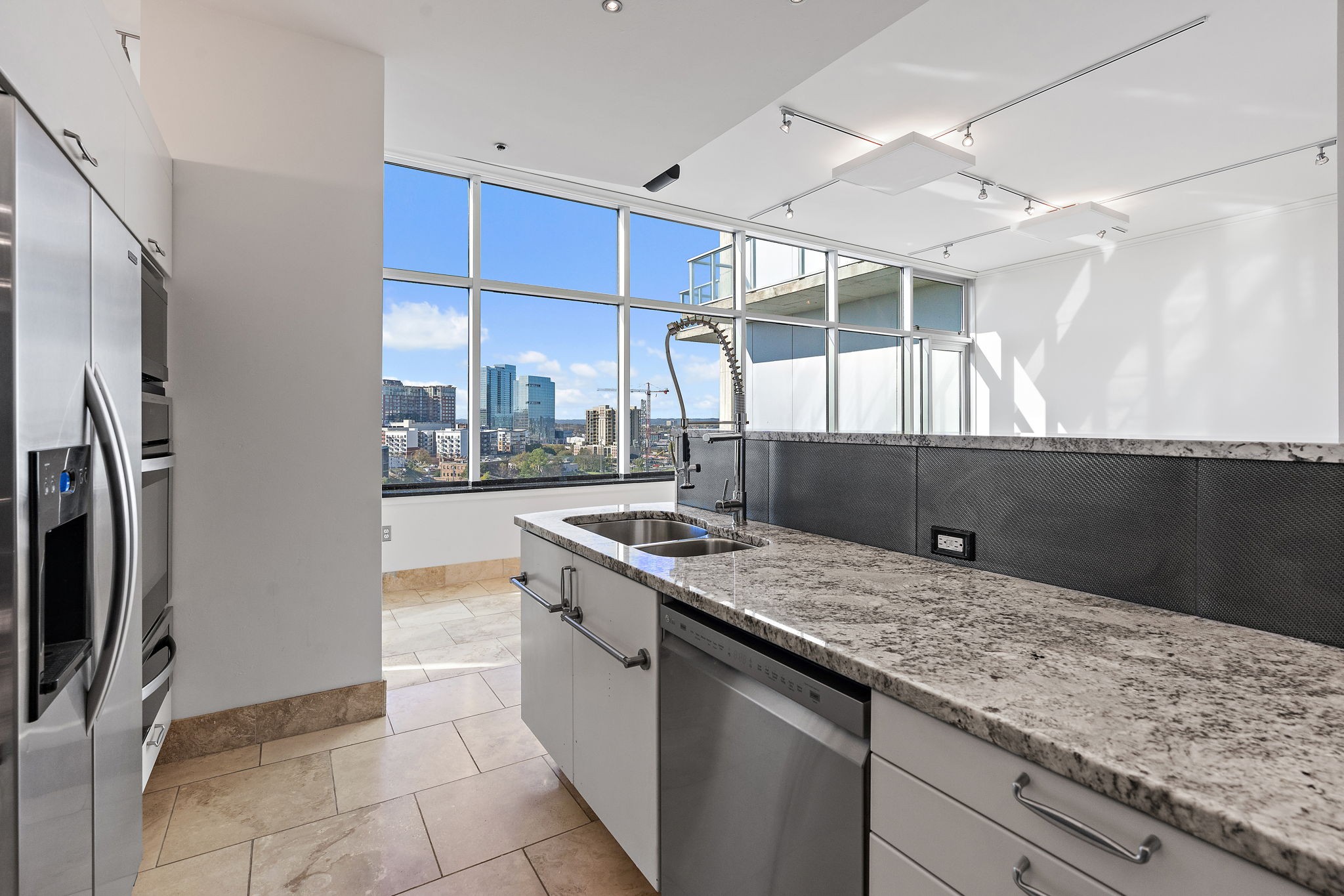 700 12th Ave, S Unit: 1012