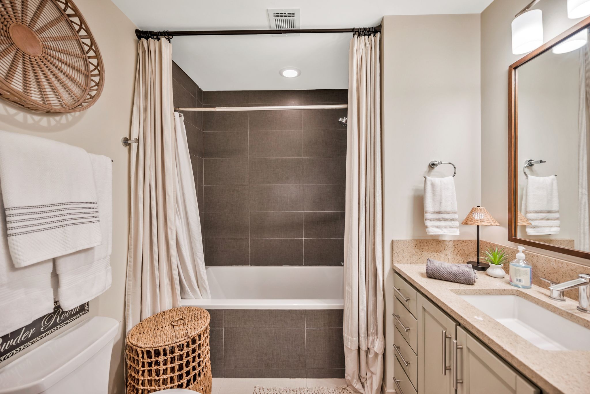 1212 Laurel St Unit: 711