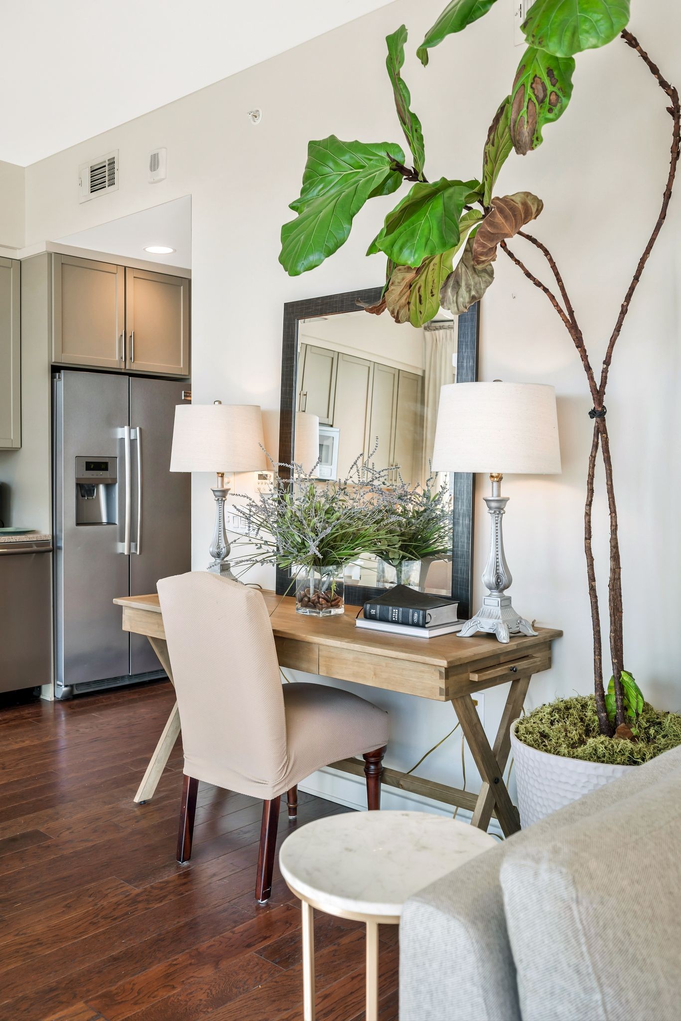 1212 Laurel St Unit: 711