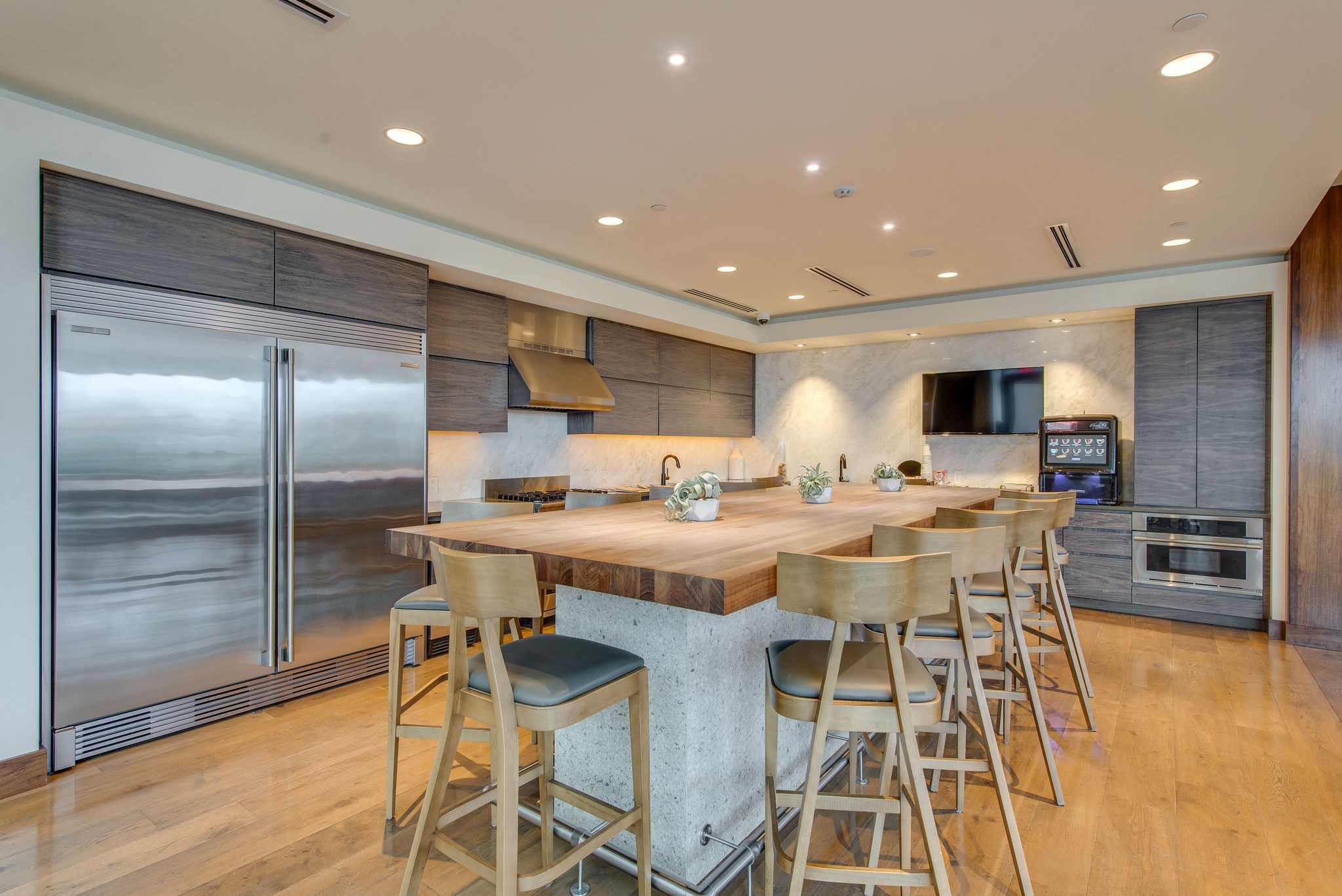 1212 Laurel St Unit: 711