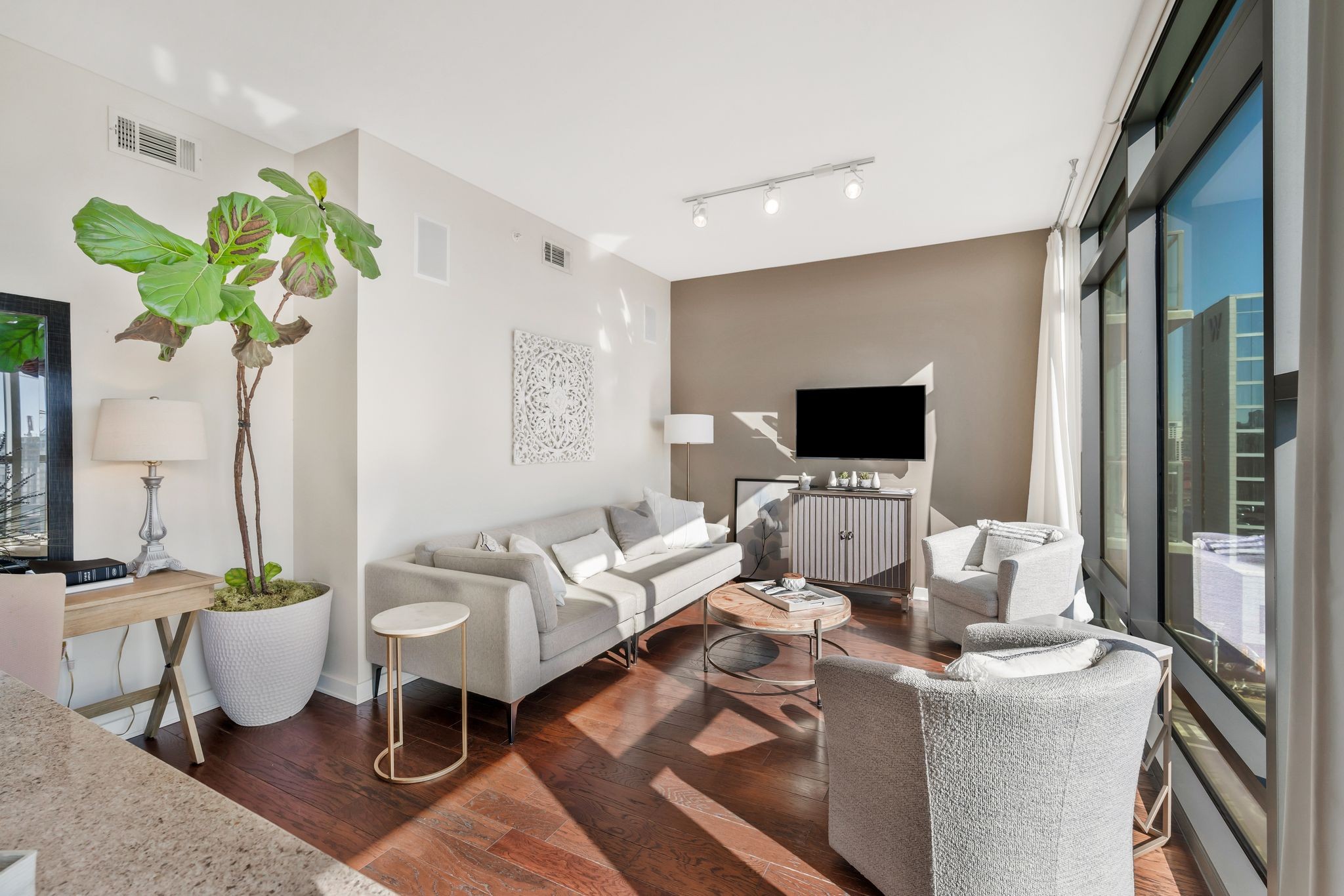 1212 Laurel St Unit: 711