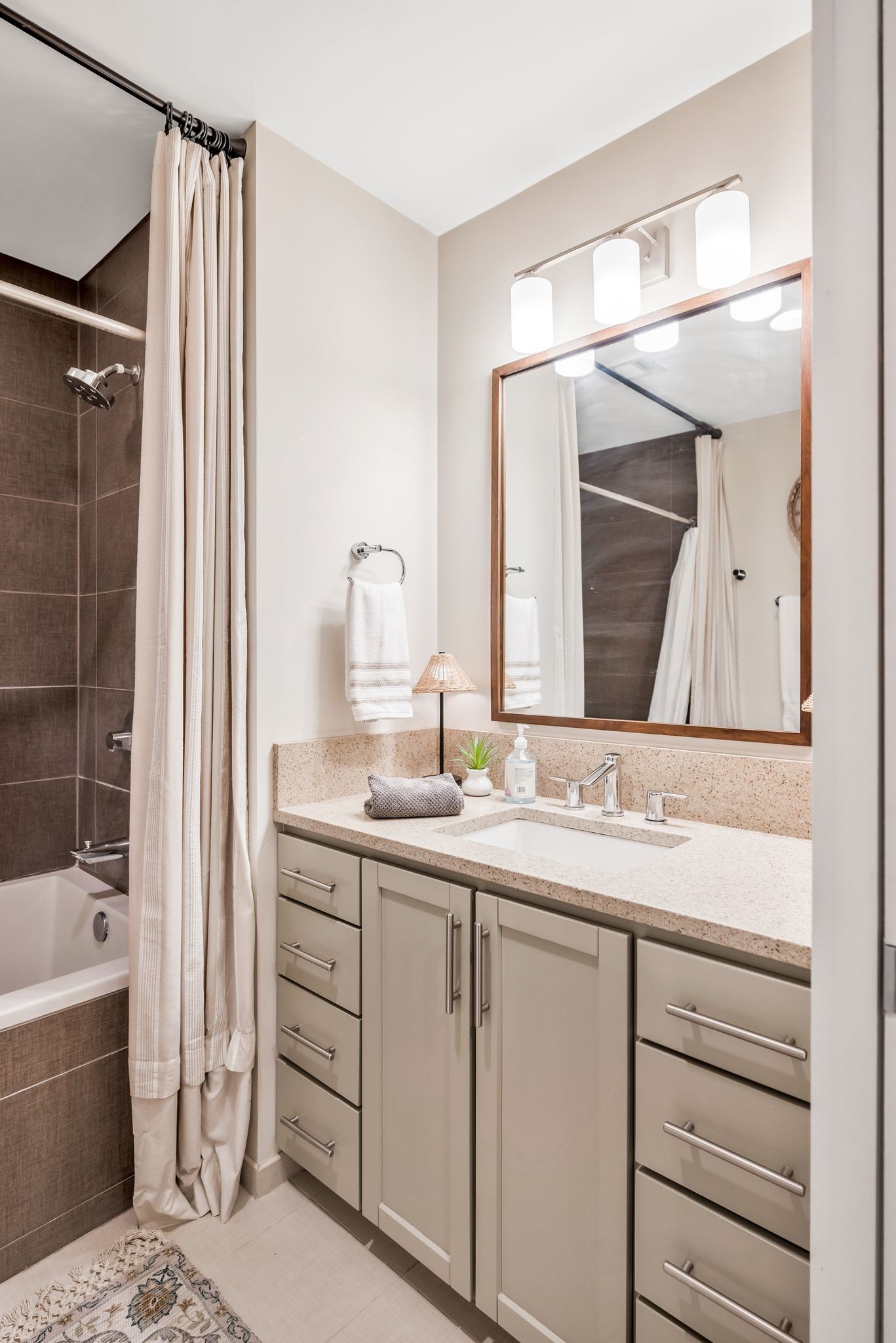1212 Laurel St Unit: 711