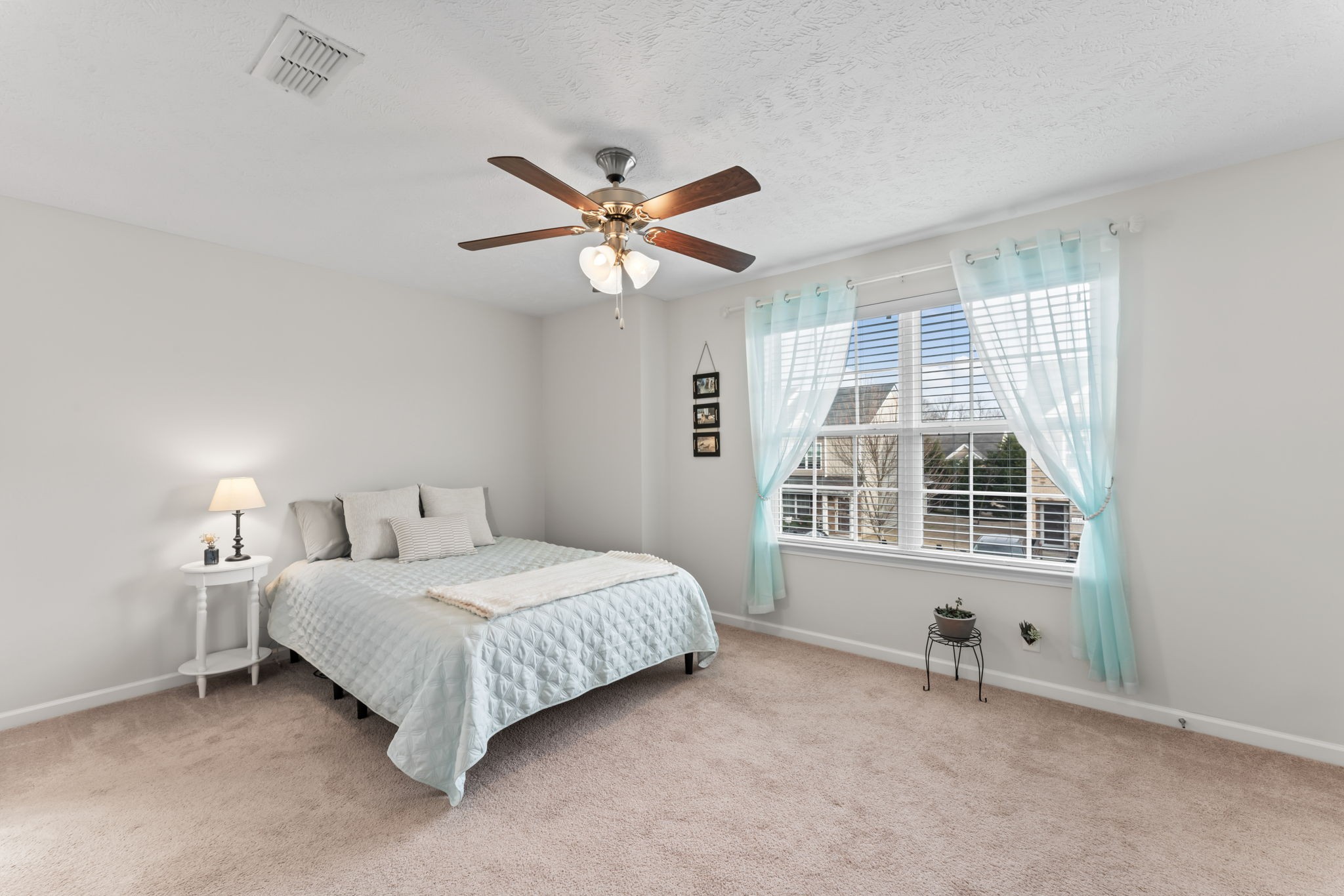 2030 Debonair Ln