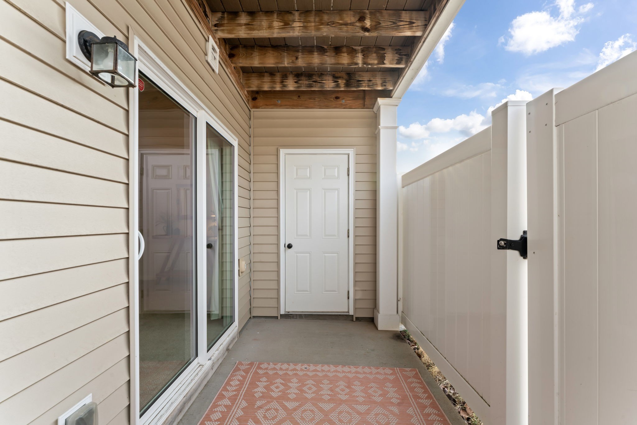 2030 Debonair Ln