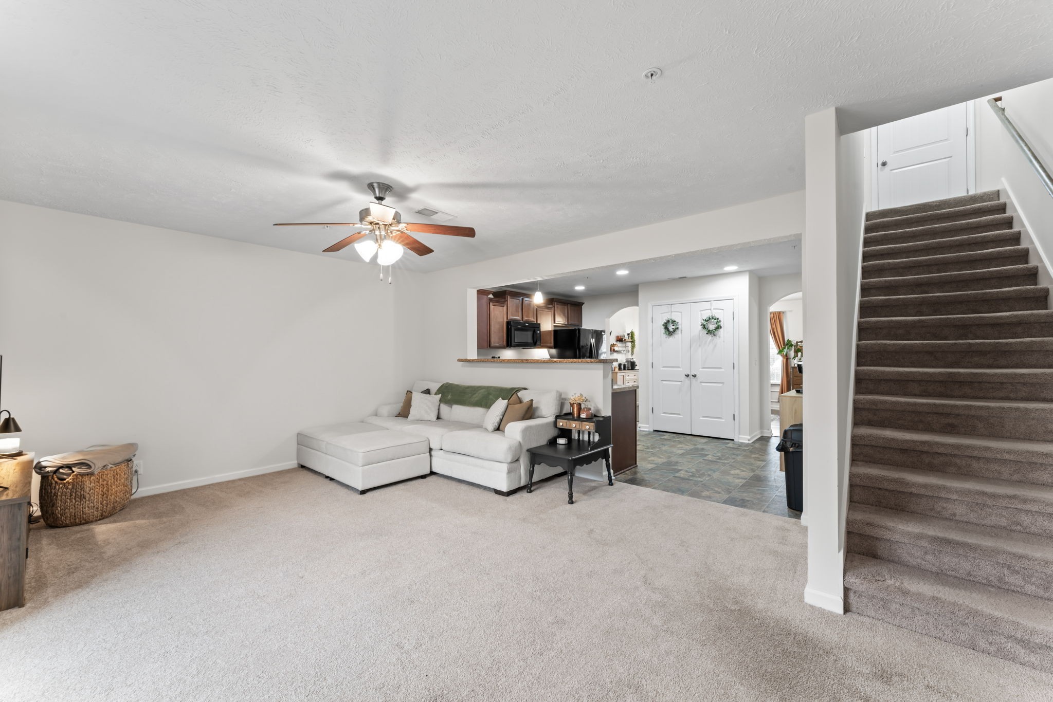 2030 Debonair Ln
