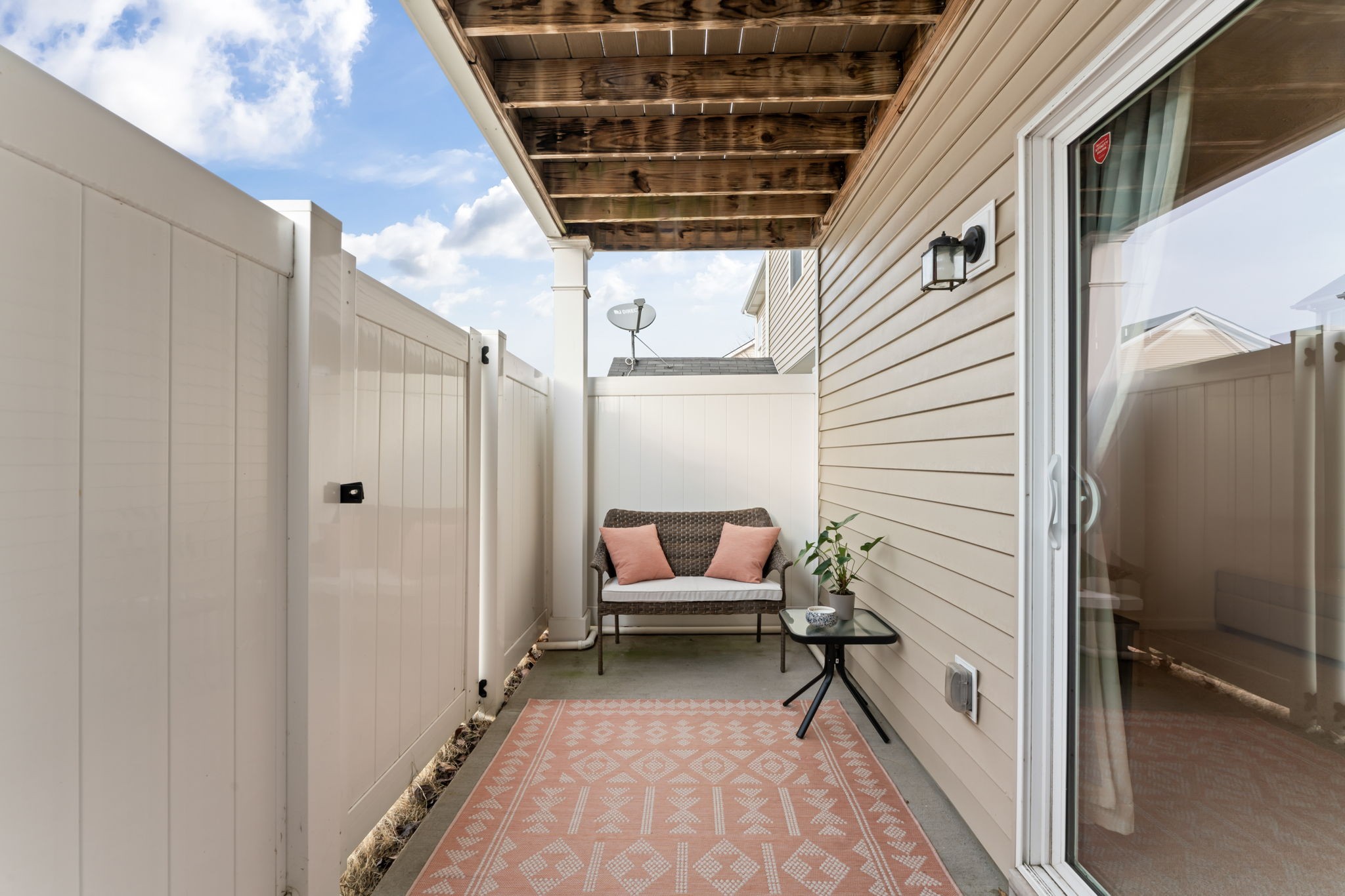 2030 Debonair Ln