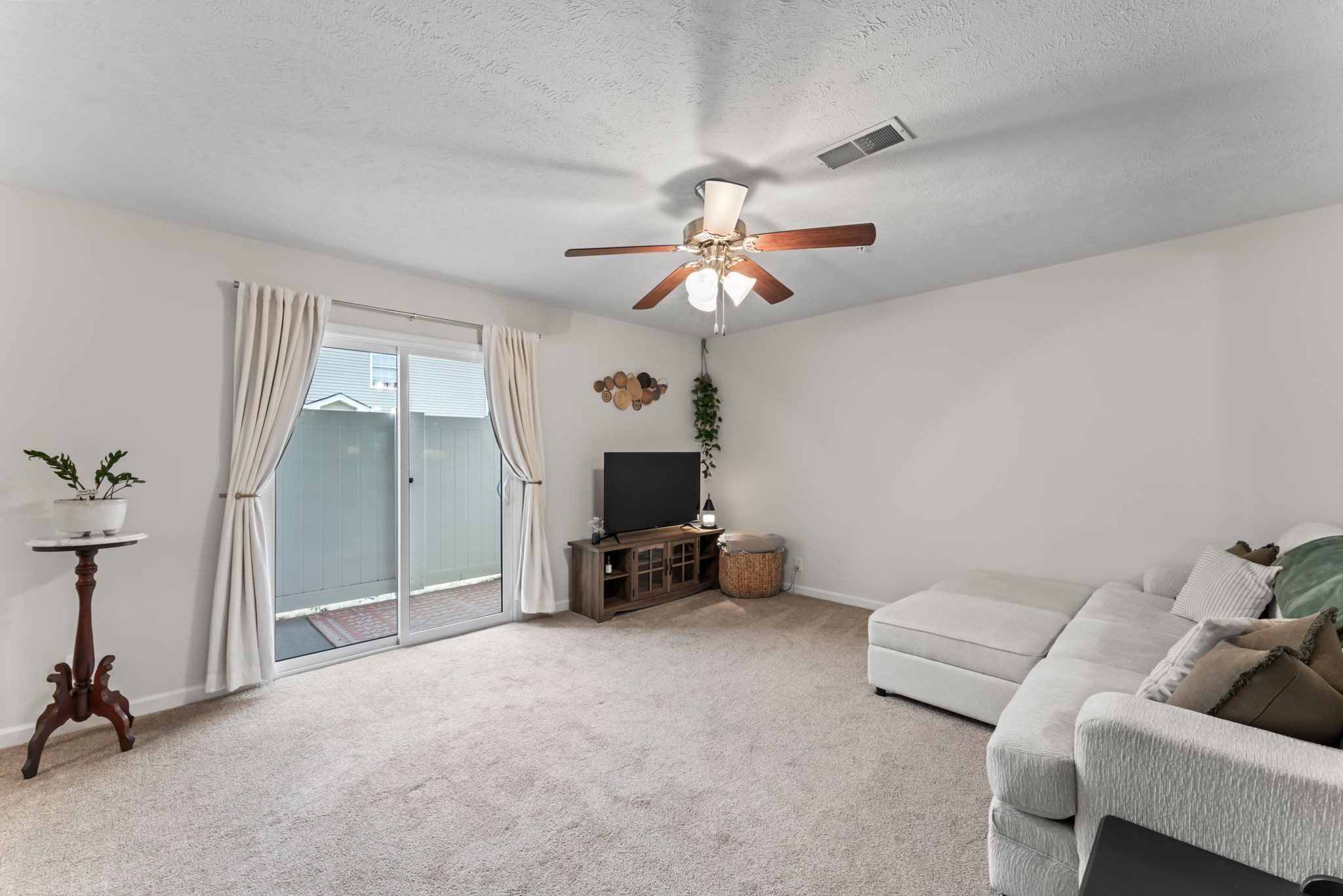 2030 Debonair Ln