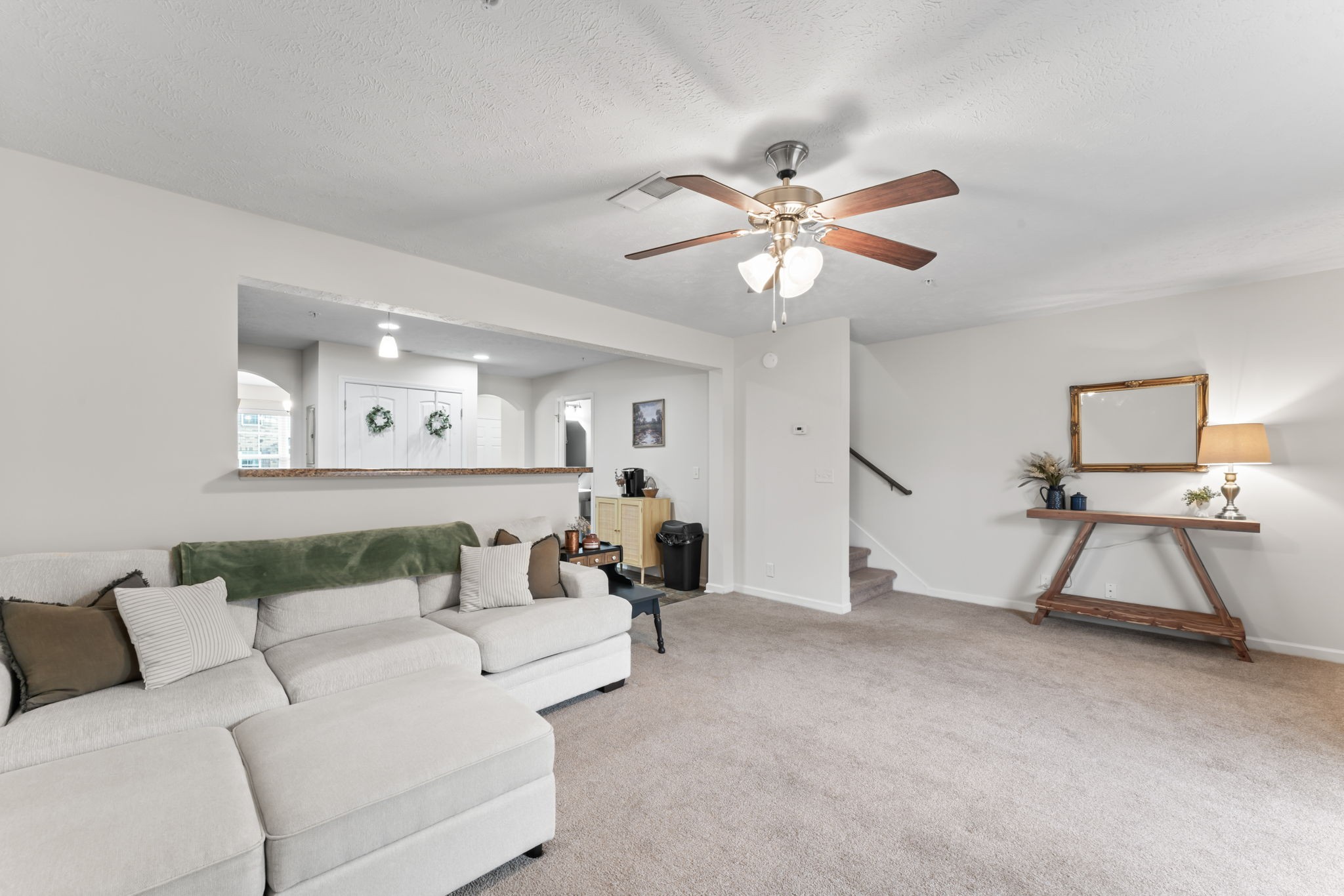2030 Debonair Ln
