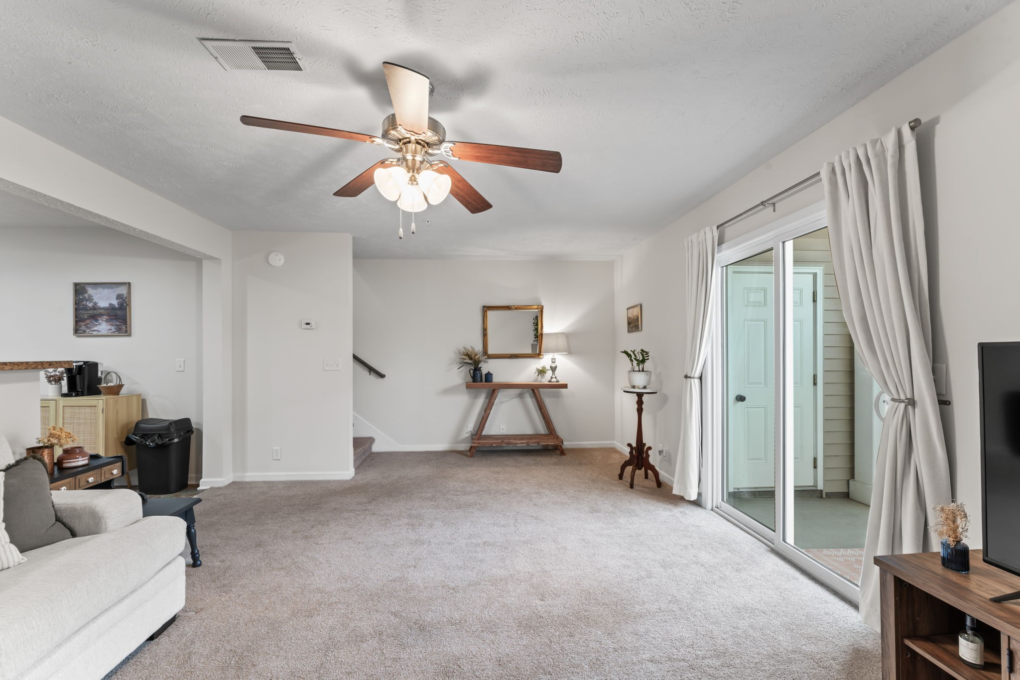 2030 Debonair Ln