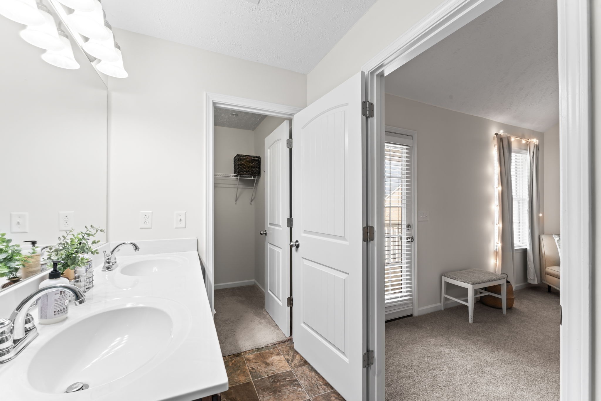 2030 Debonair Ln