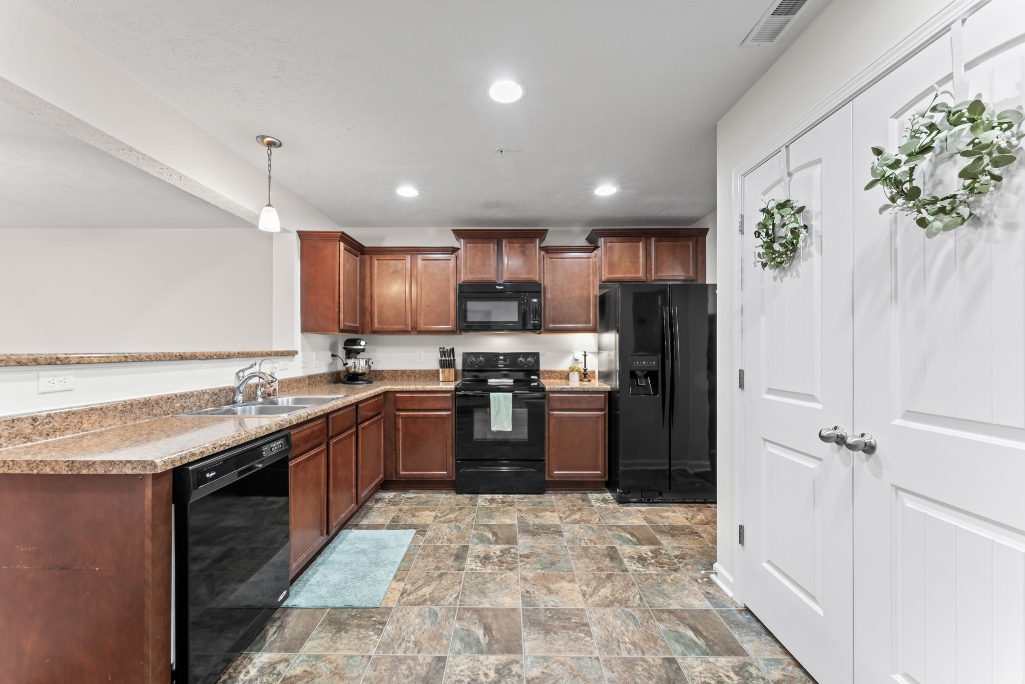 2030 Debonair Ln