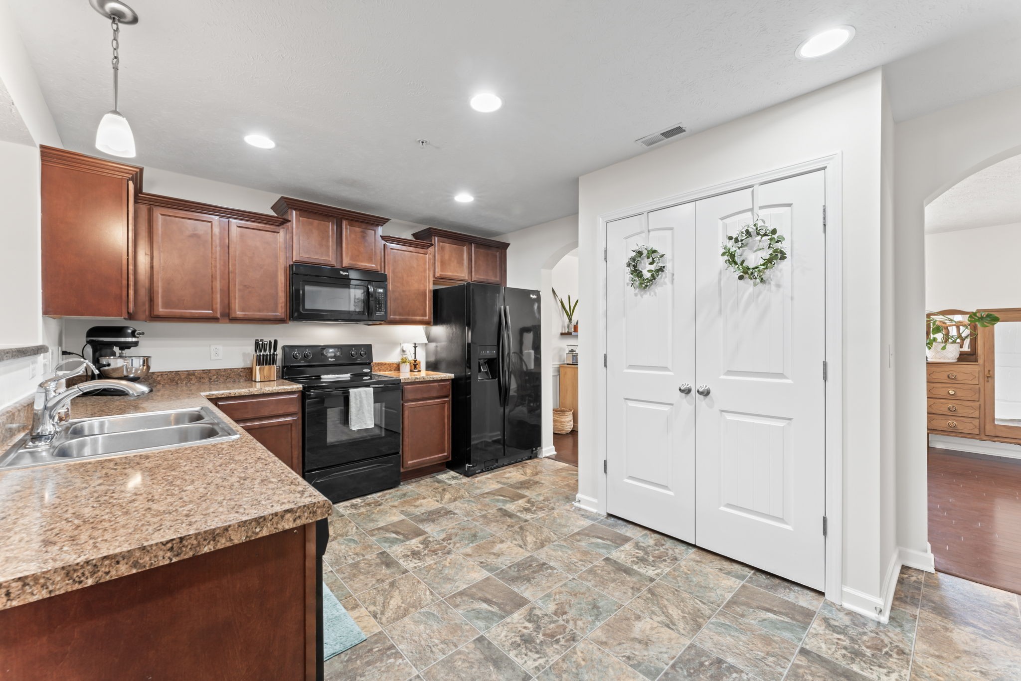 2030 Debonair Ln