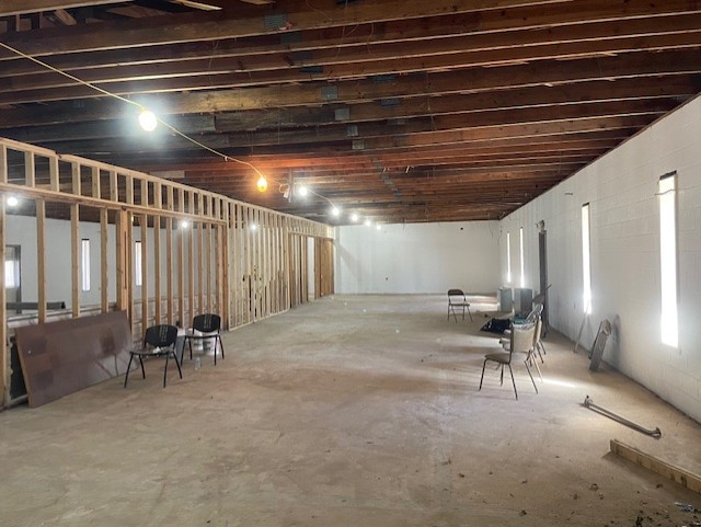 2112 Hollywood Dr