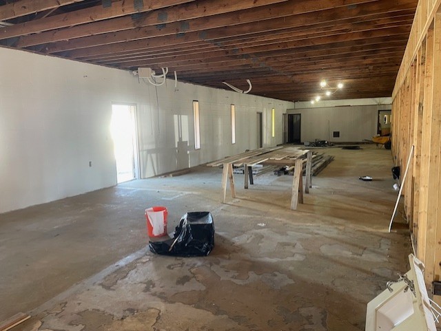 2112 Hollywood Dr