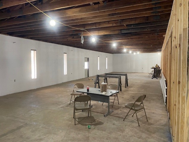 2112 Hollywood Dr