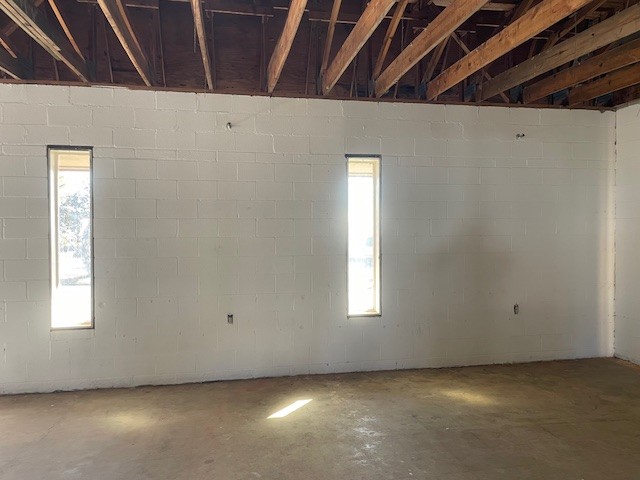 2112 Hollywood Dr