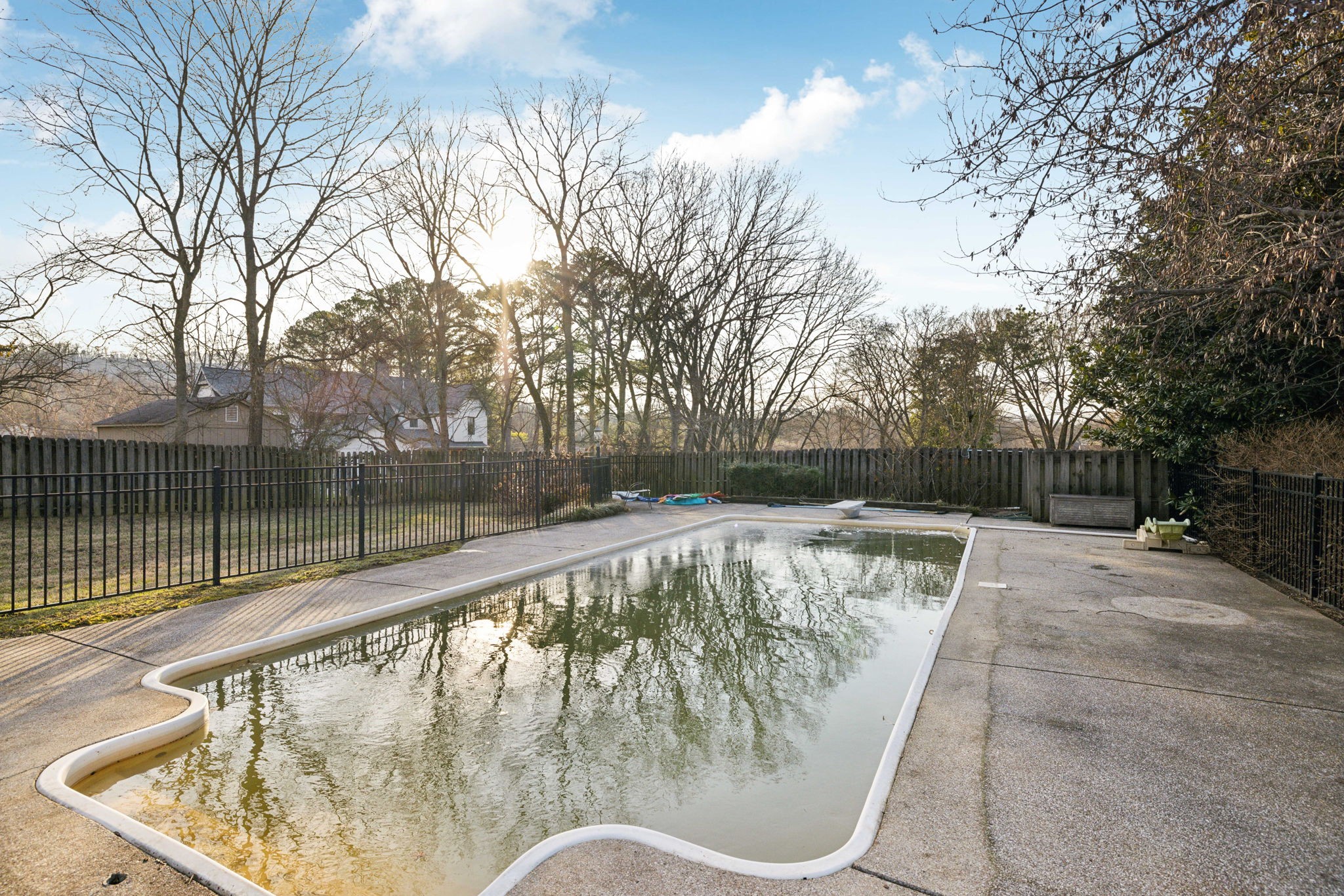 905 Robertson Academy Rd