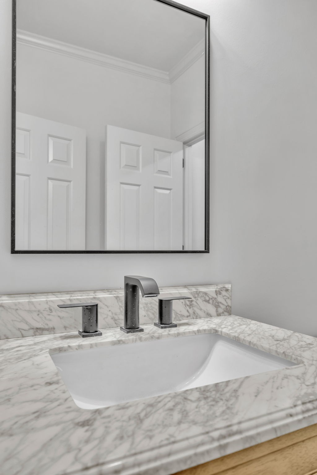 230 Adams Ct
