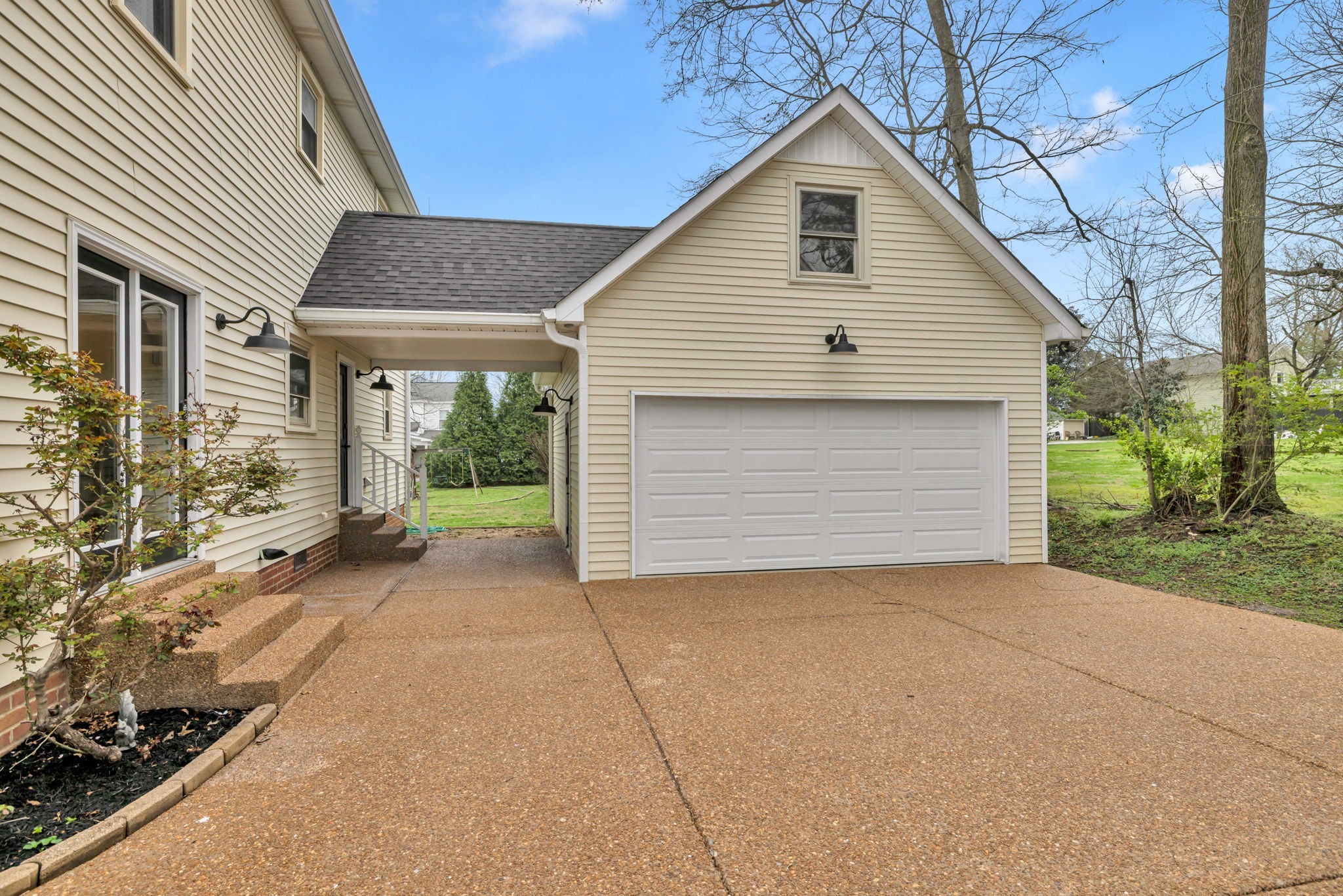 230 Adams Ct