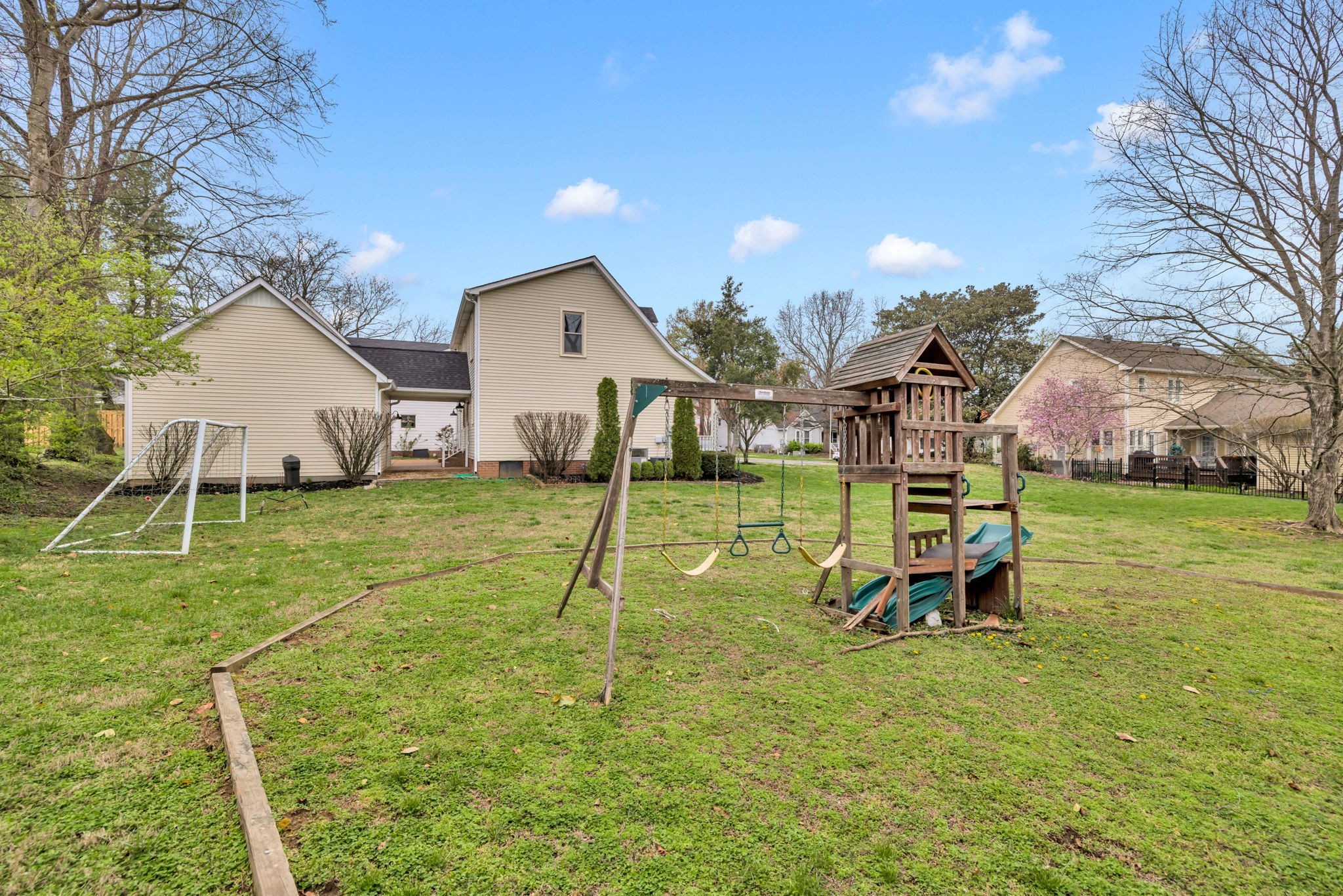 230 Adams Ct