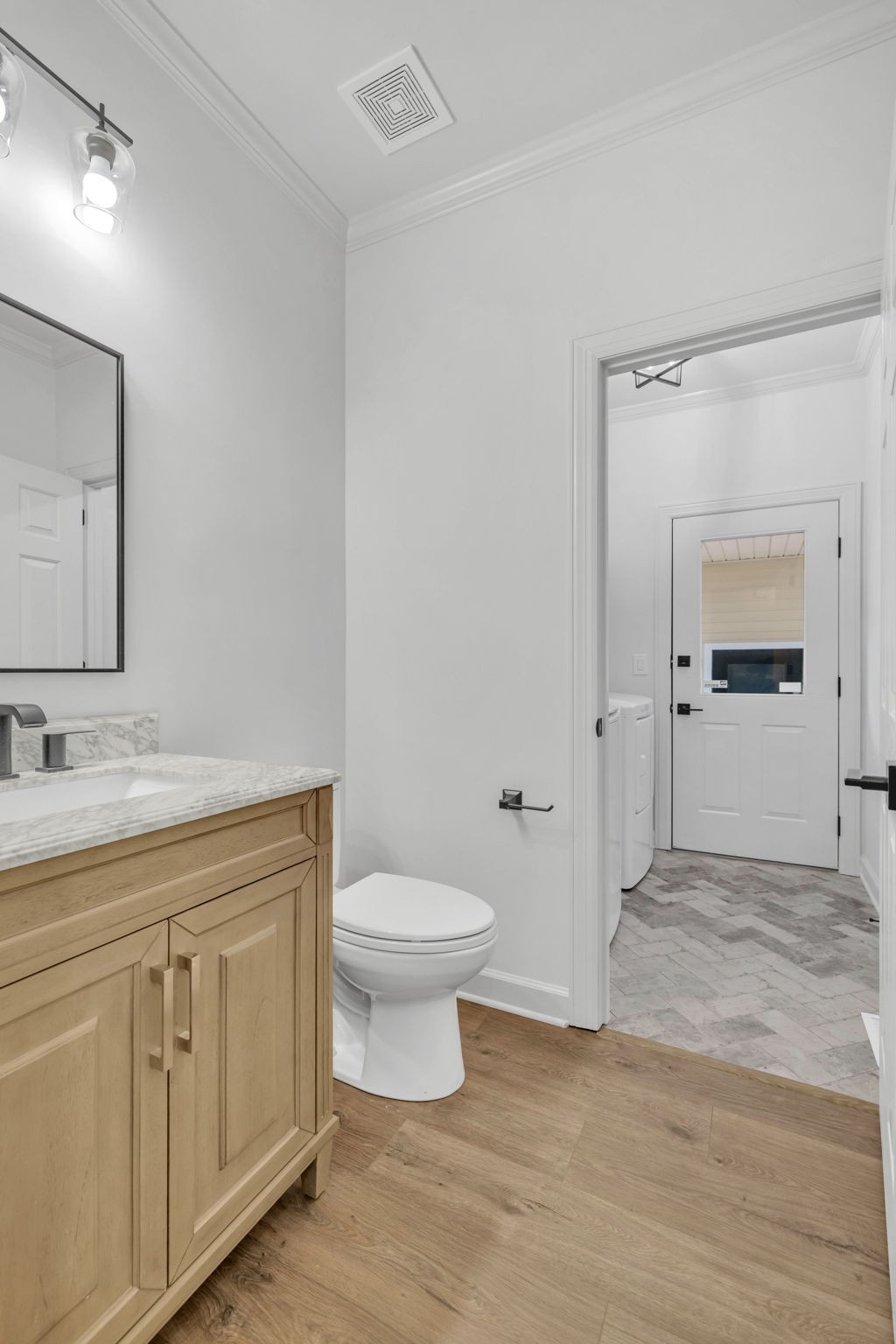 230 Adams Ct