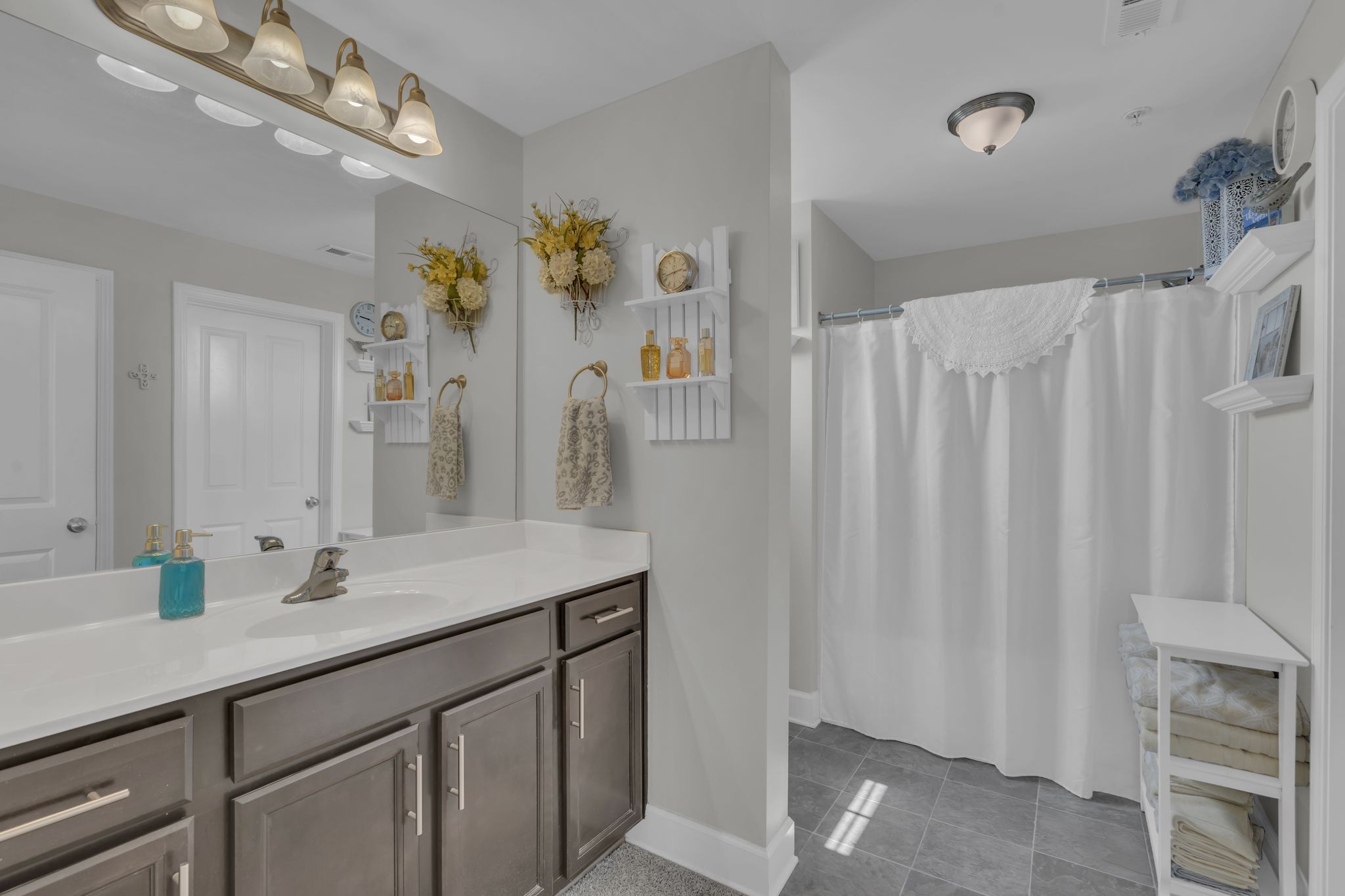 8601 Peckham Ln Unit: 11