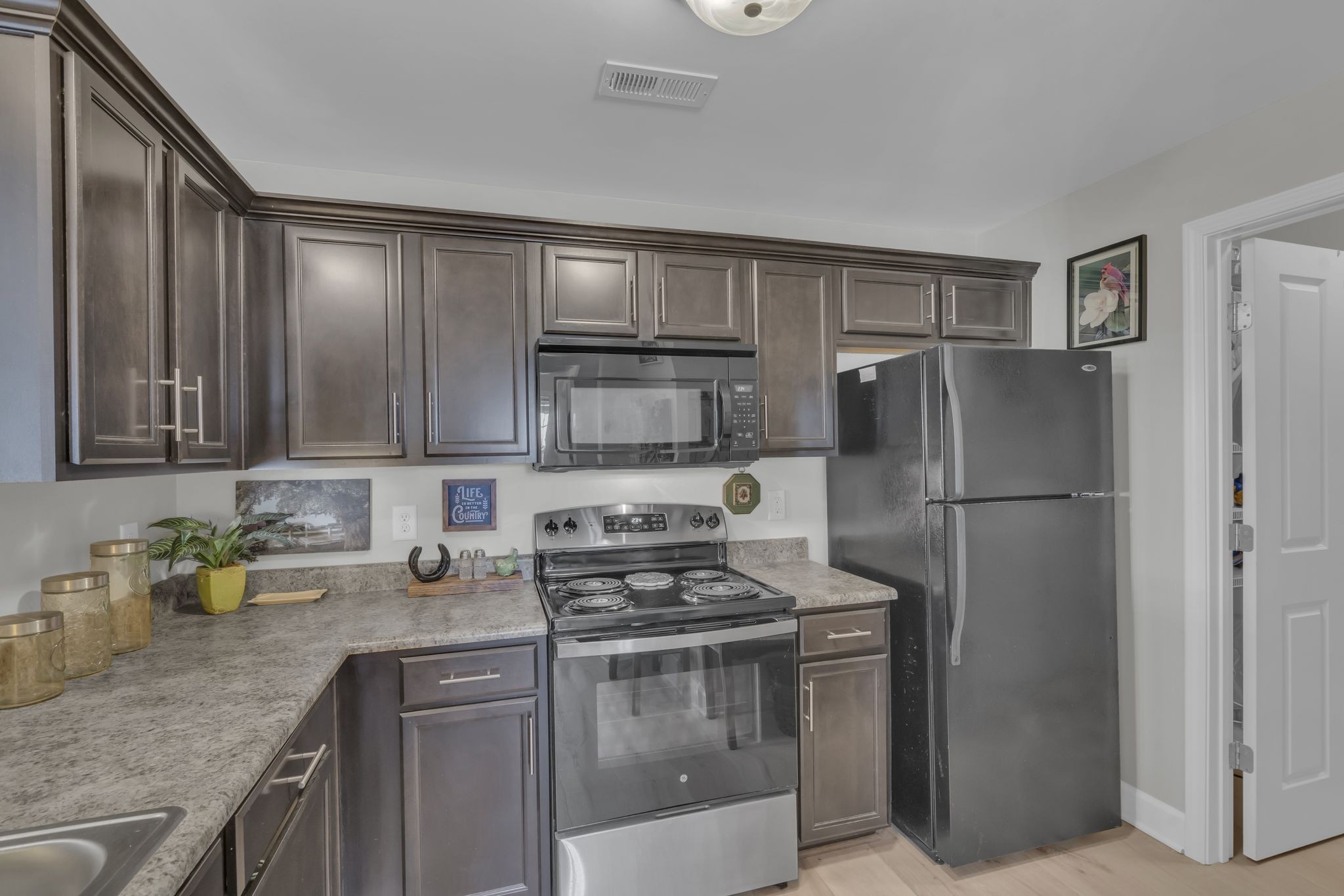 8601 Peckham Ln Unit: 11