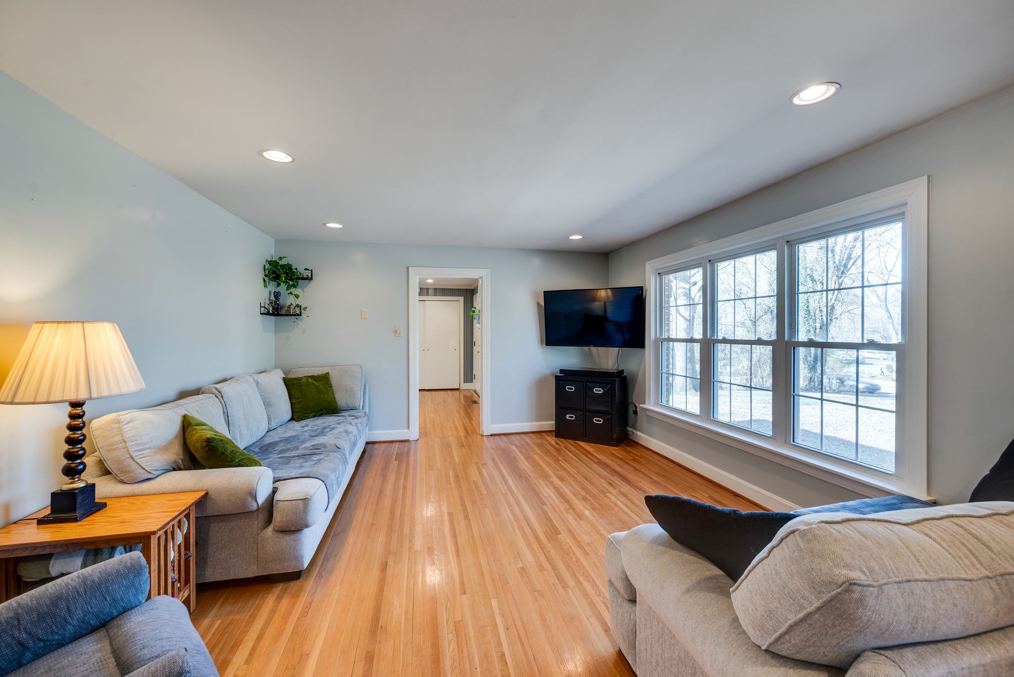 2816 Gray Circle