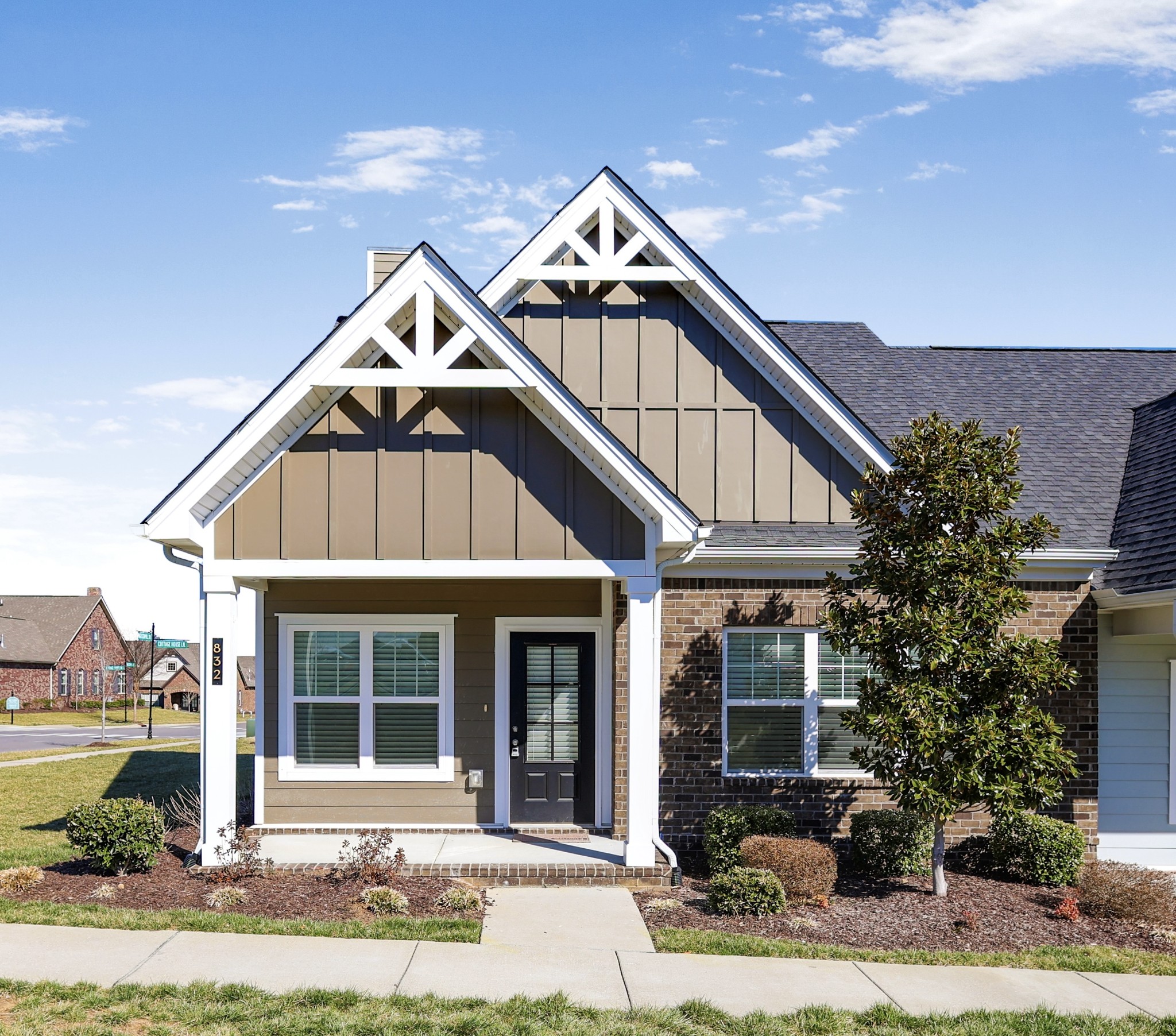 832 Cottage House Ln
