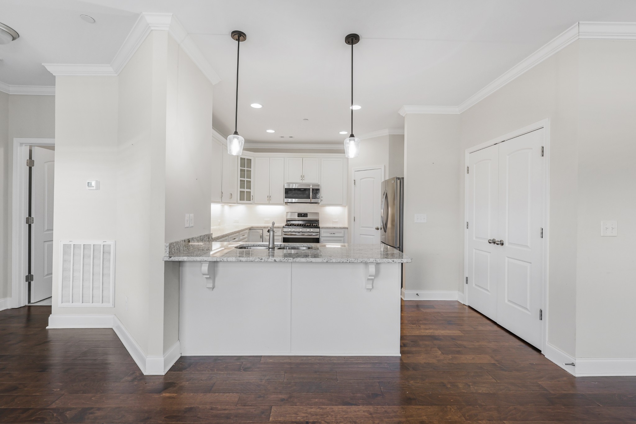 832 Cottage House Ln